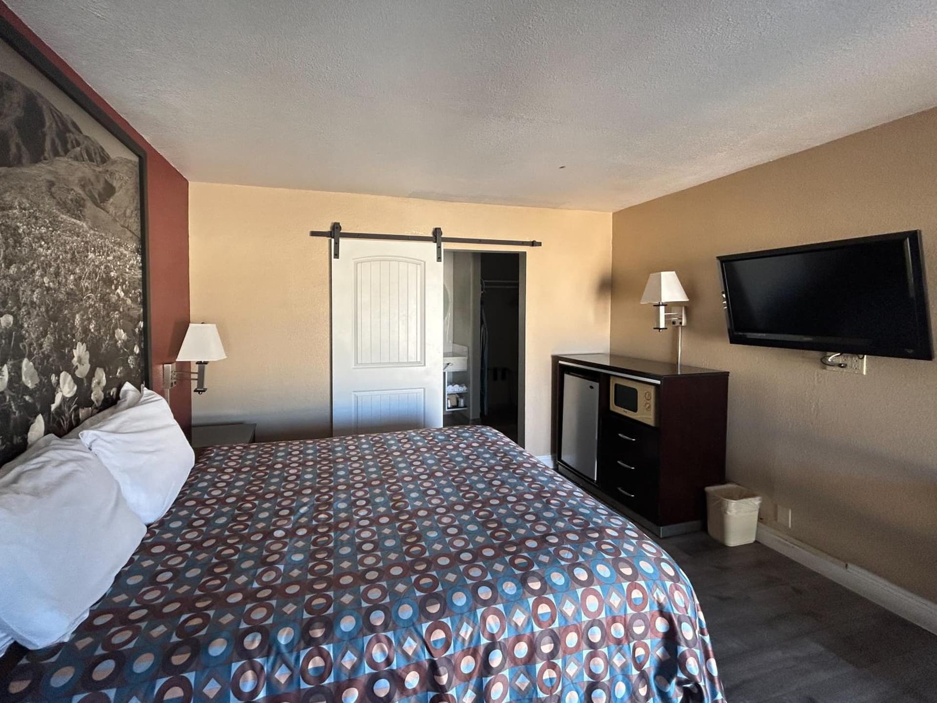 Motel 6 Pasadena, CA Old Town Pasadena Area property views in Pasadena, CA — gallery photo 3