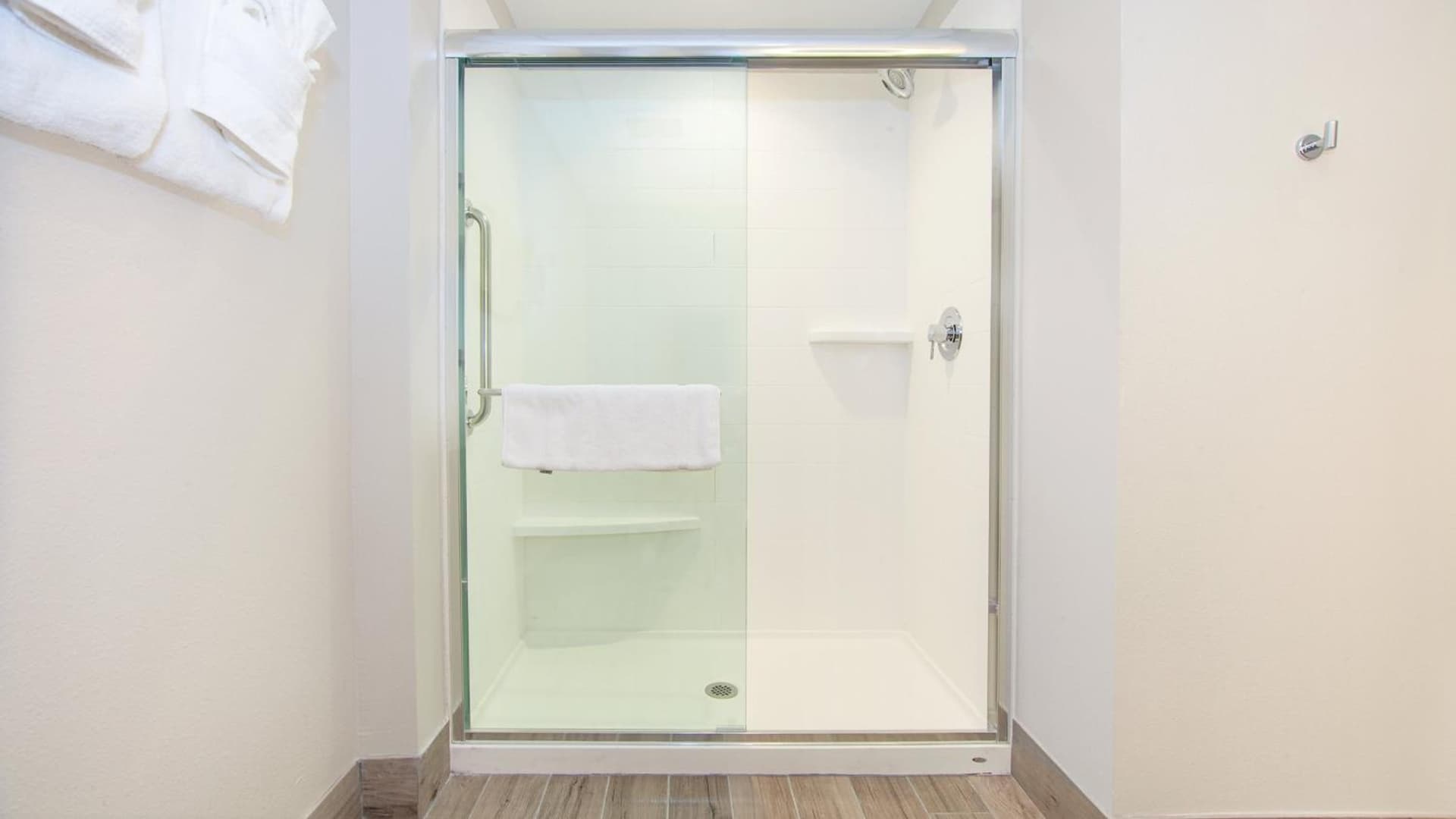 Holiday Inn Express & Suites Panama City Beach - Beachfront by IHG gallery photo in Panama City Beach, FL — image 72