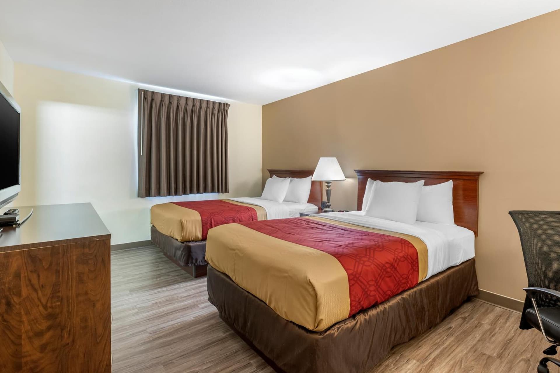 Econo Lodge Inn & Suites Des Moines Fairgrounds Area gallery photo in Des Moines, IA — image 9