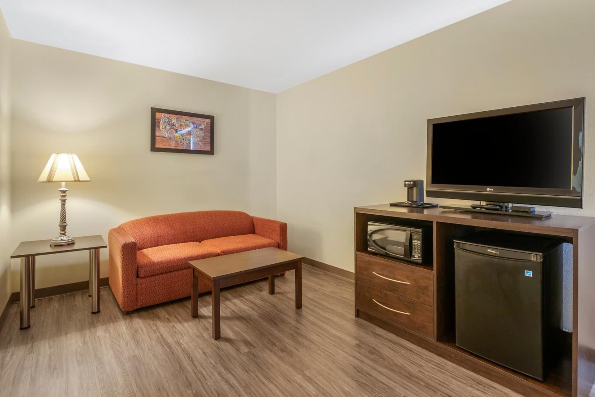 Econo Lodge Inn & Suites Des Moines Fairgrounds Area gallery photo in Des Moines, IA — image 6