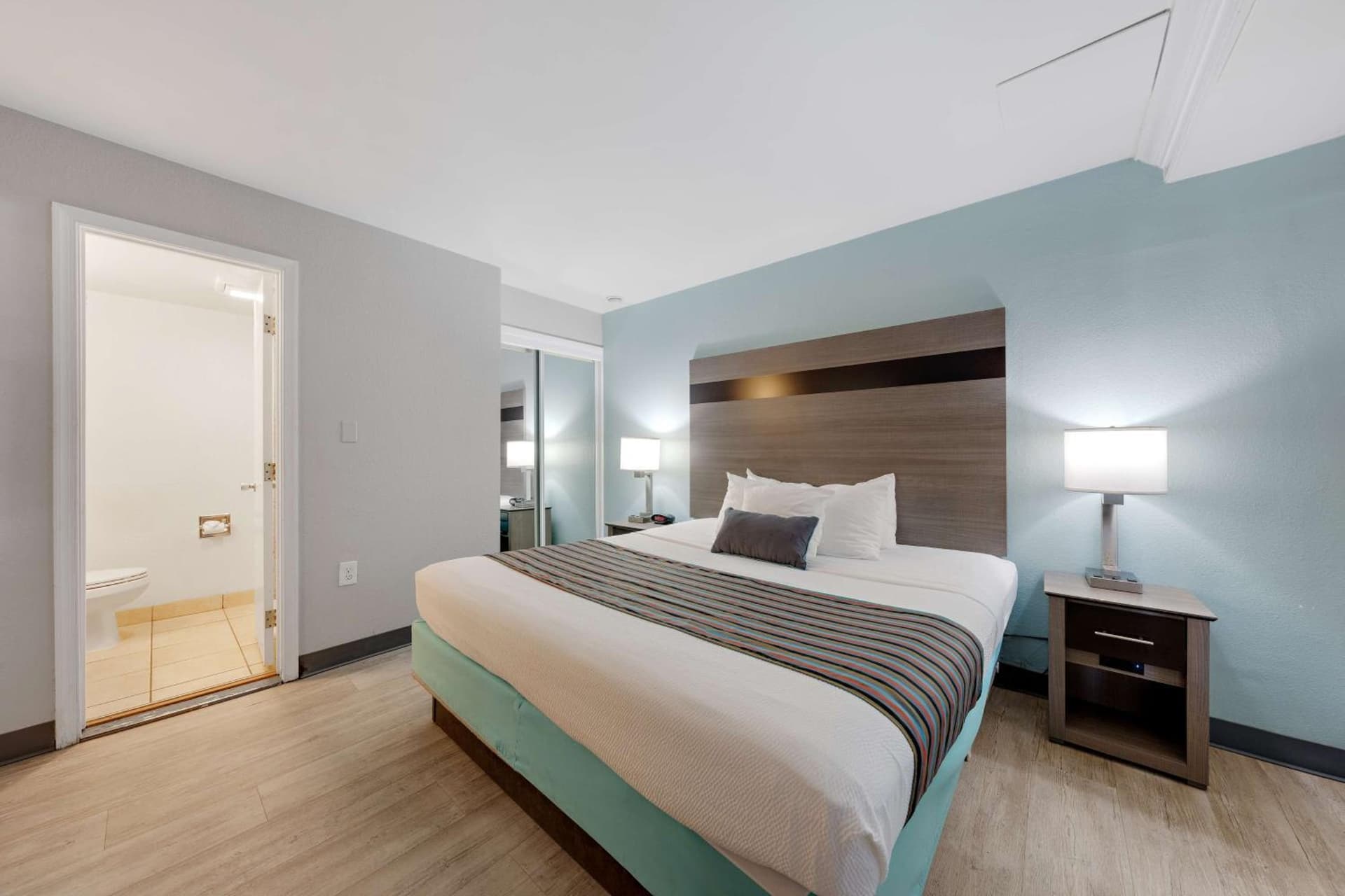 Best Western Plus Chesapeake Bay-Norfolk property views in Norfolk, VA — gallery photo 3