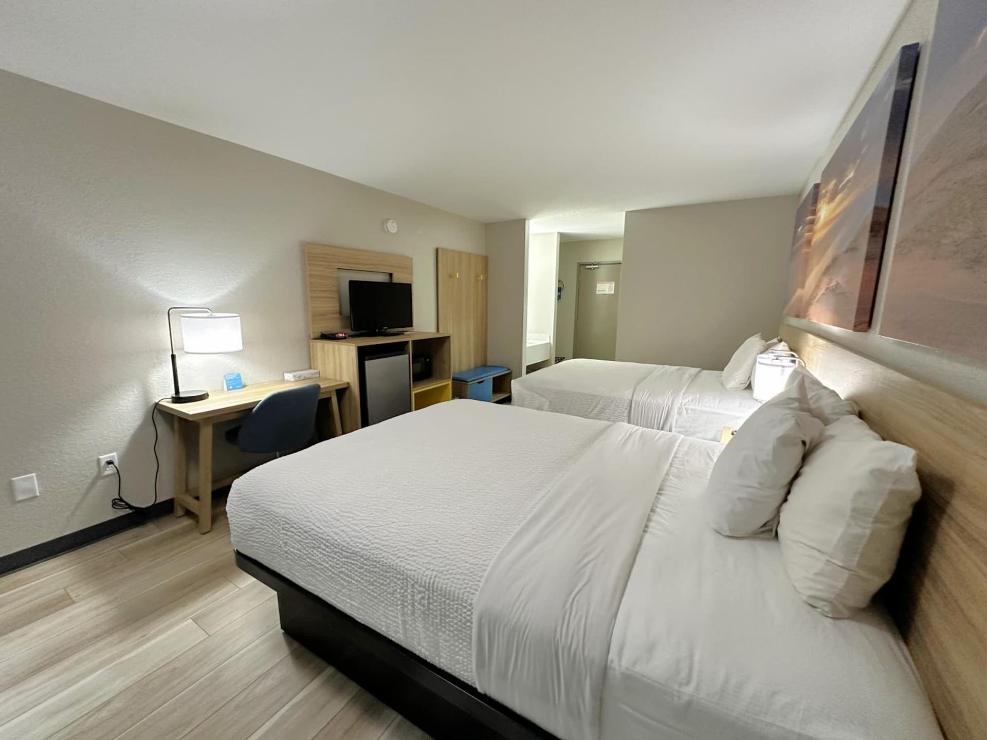 Days Inn by Wyndham Holland gallery photo in Holland, MI — image 8