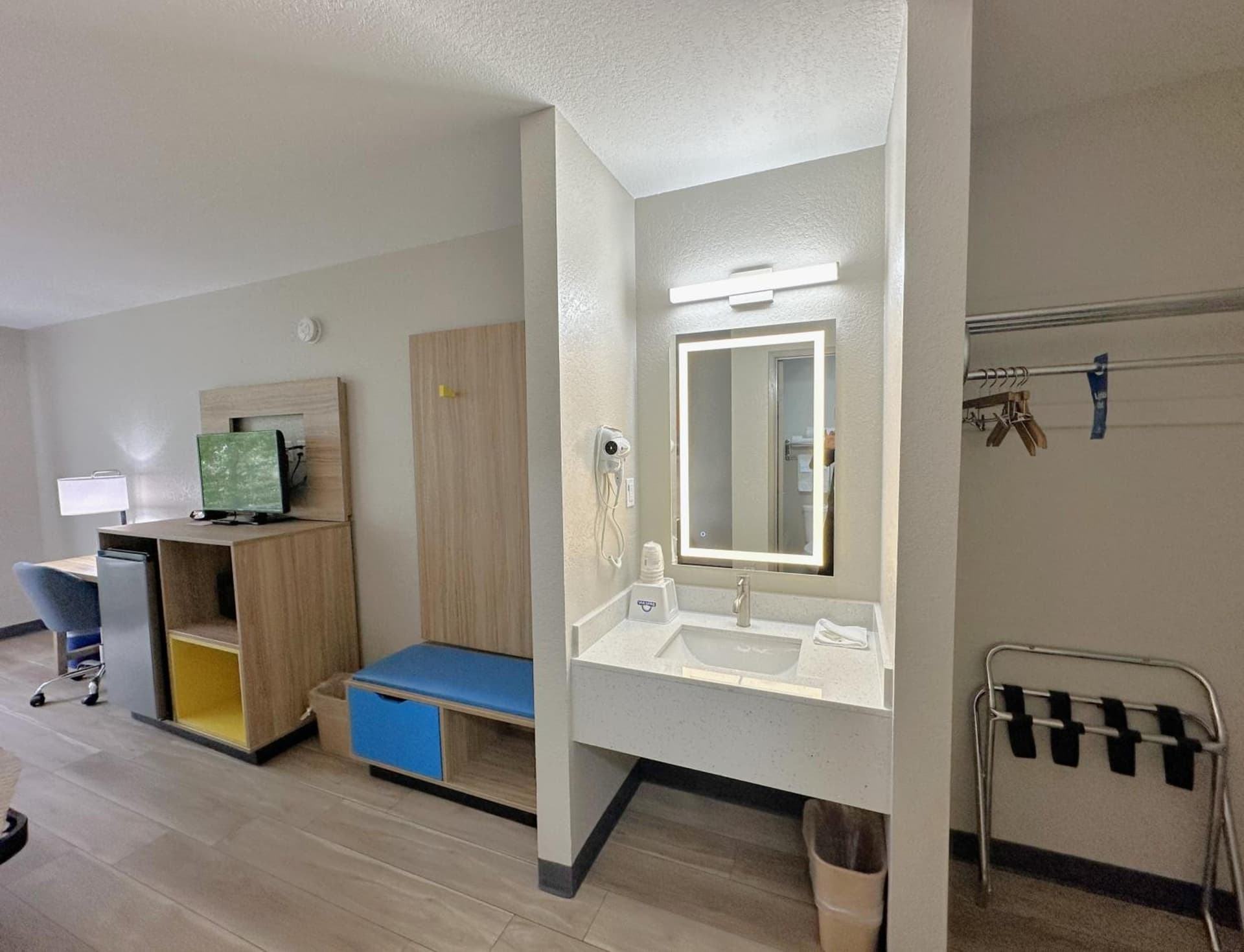 Days Inn by Wyndham Holland gallery photo in Holland, MI — image 26