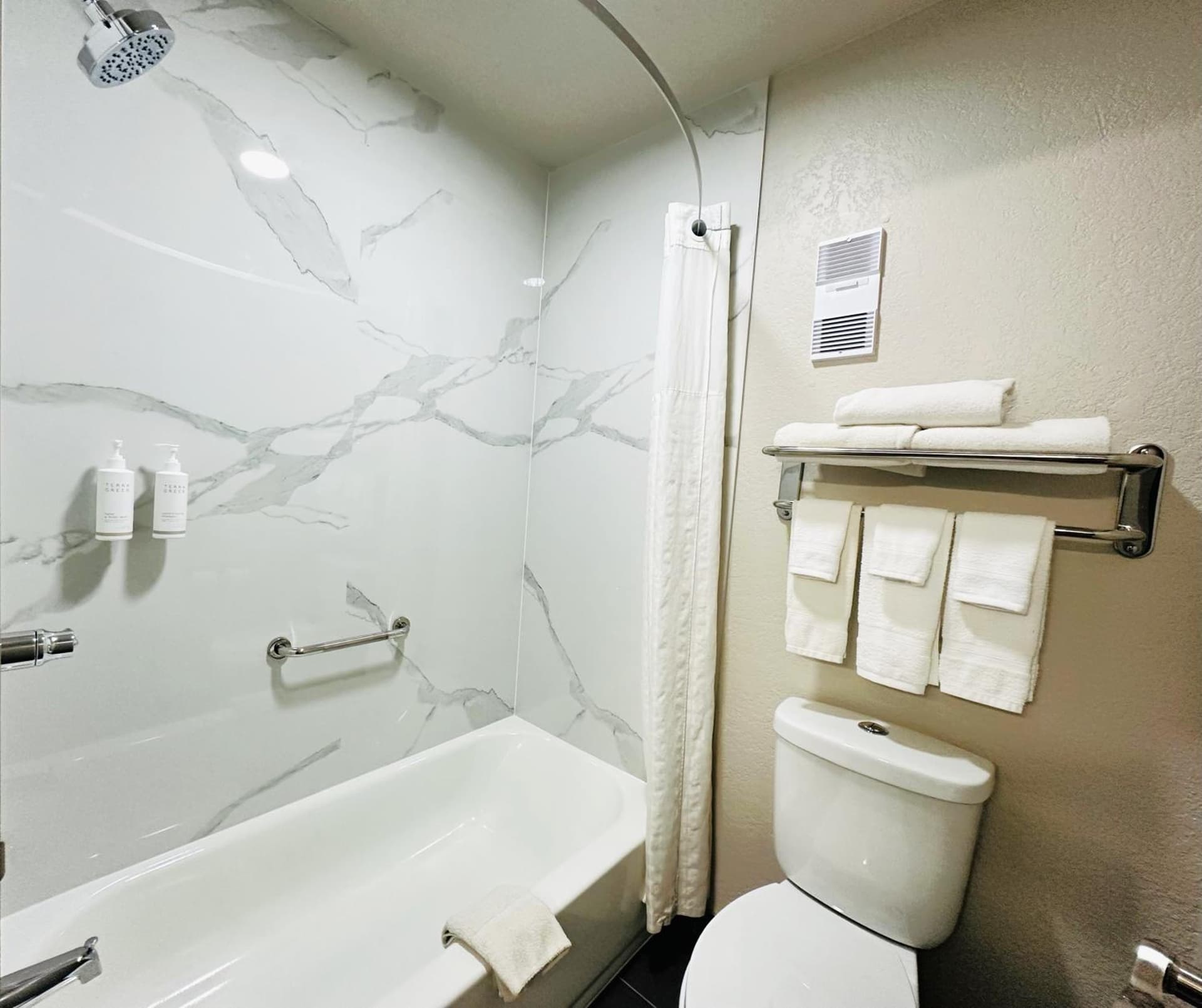 Days Inn by Wyndham Holland gallery photo in Holland, MI — image 22