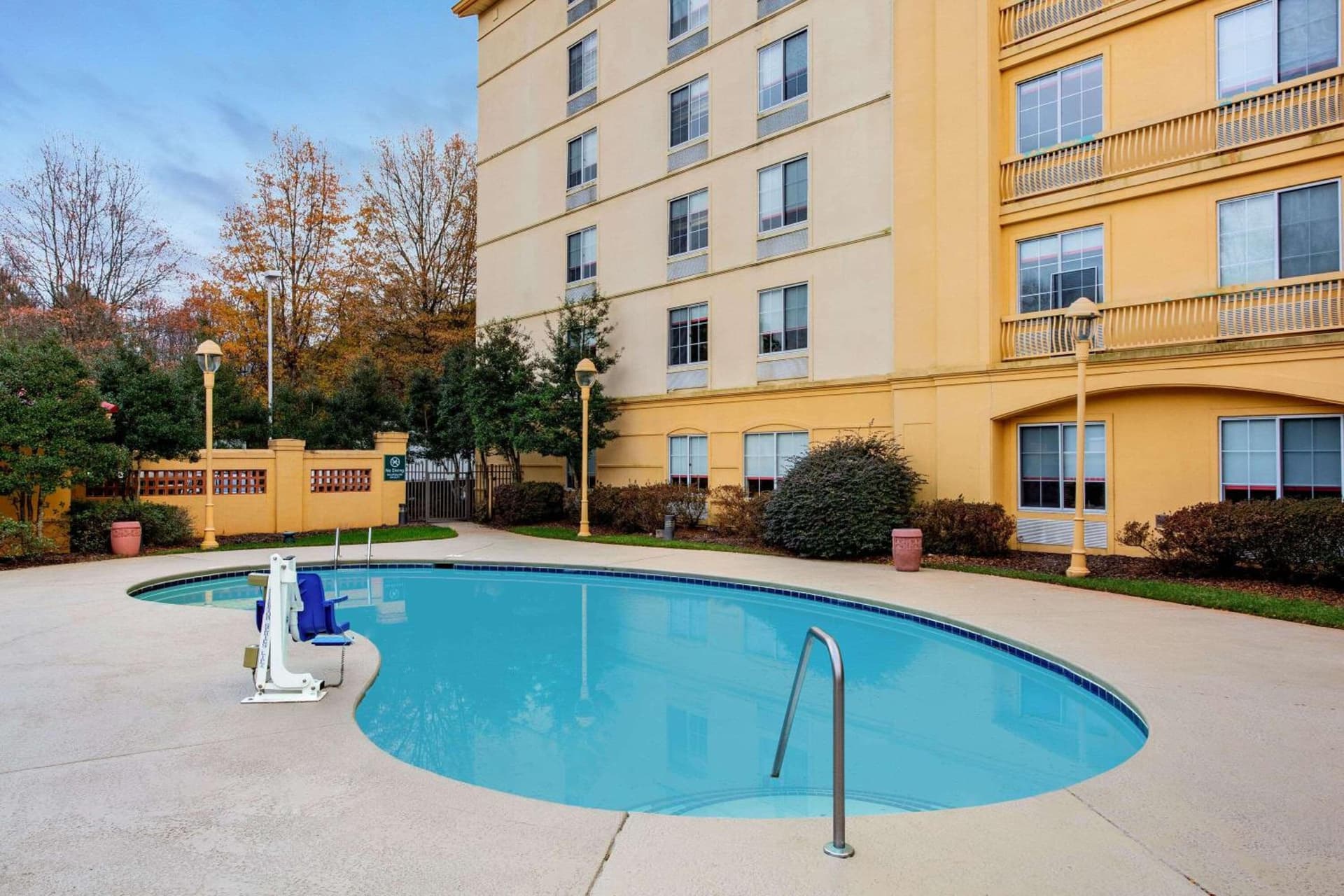 La Quinta by Wyndham Raleigh/Durham Southpoint gallery photo in Durham, NC — image 37