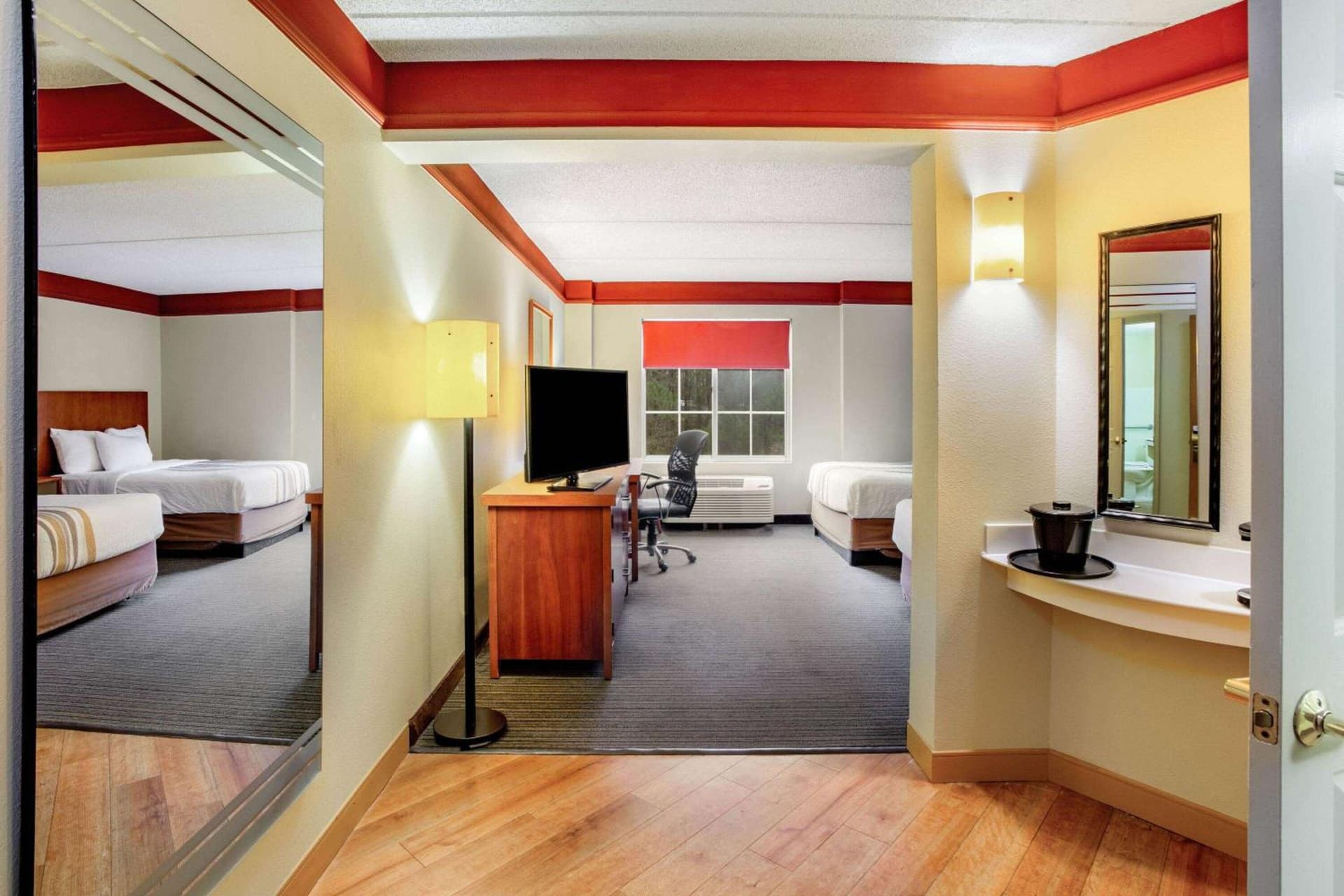La Quinta by Wyndham Raleigh/Durham Southpoint gallery photo in Durham, NC — image 35
