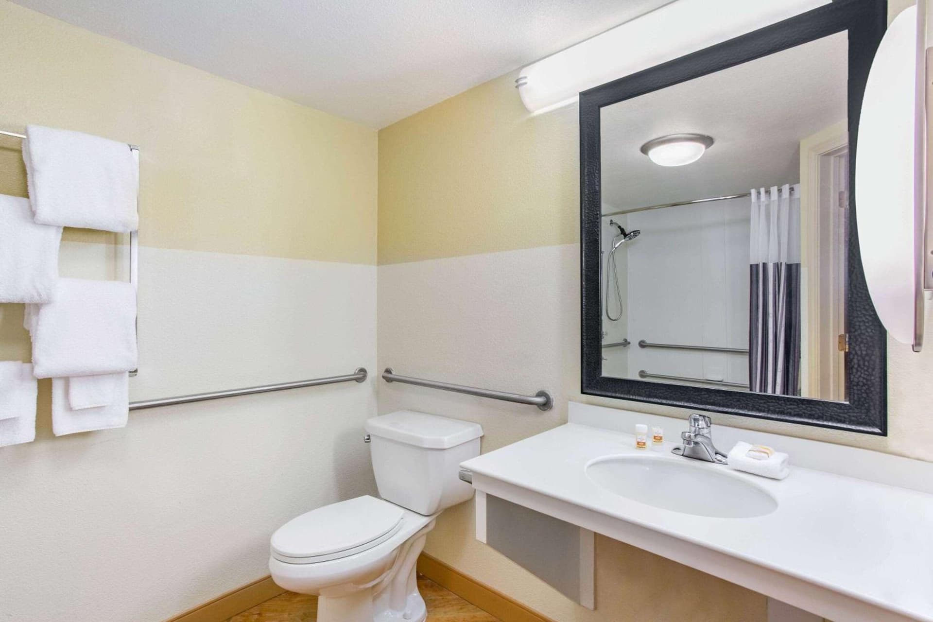 La Quinta by Wyndham Raleigh/Durham Southpoint gallery photo in Durham, NC — image 33