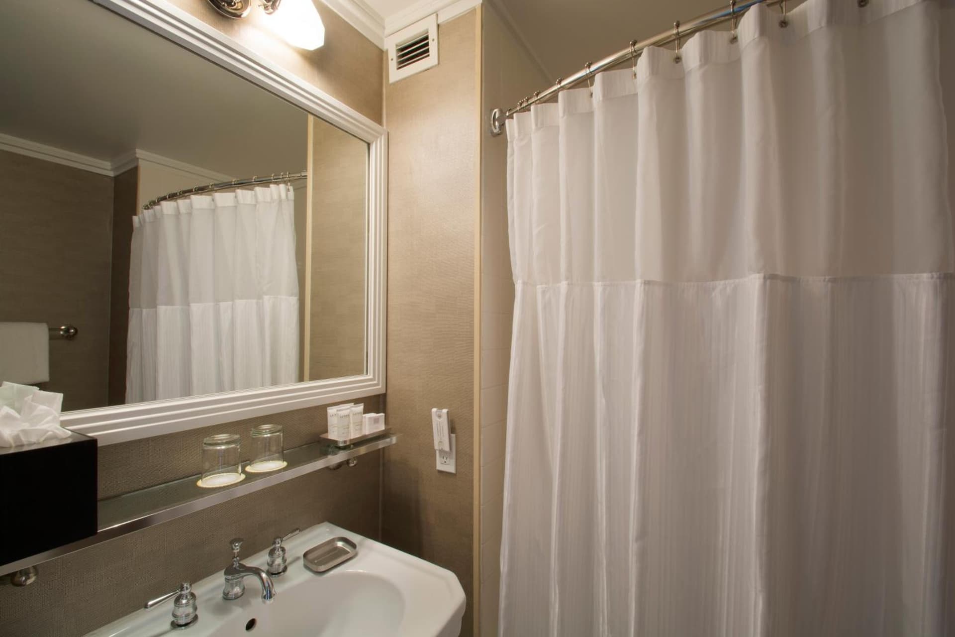 Sentinel Hotel gallery photo in Portland, OR — image 15