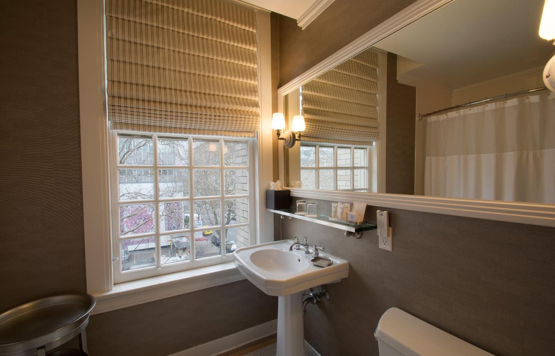 Sentinel Hotel interior in Portland, OR — gallery photo 2