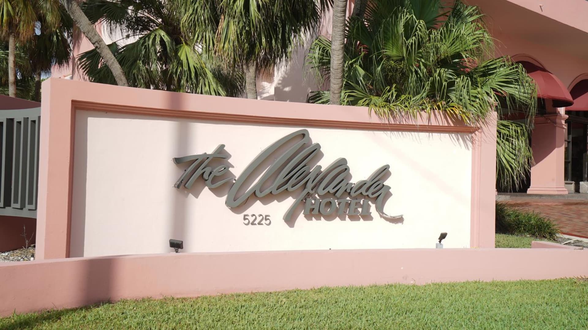 Oceanview Apartment on the beach 123 property views in Miami Beach, FL — gallery photo 3