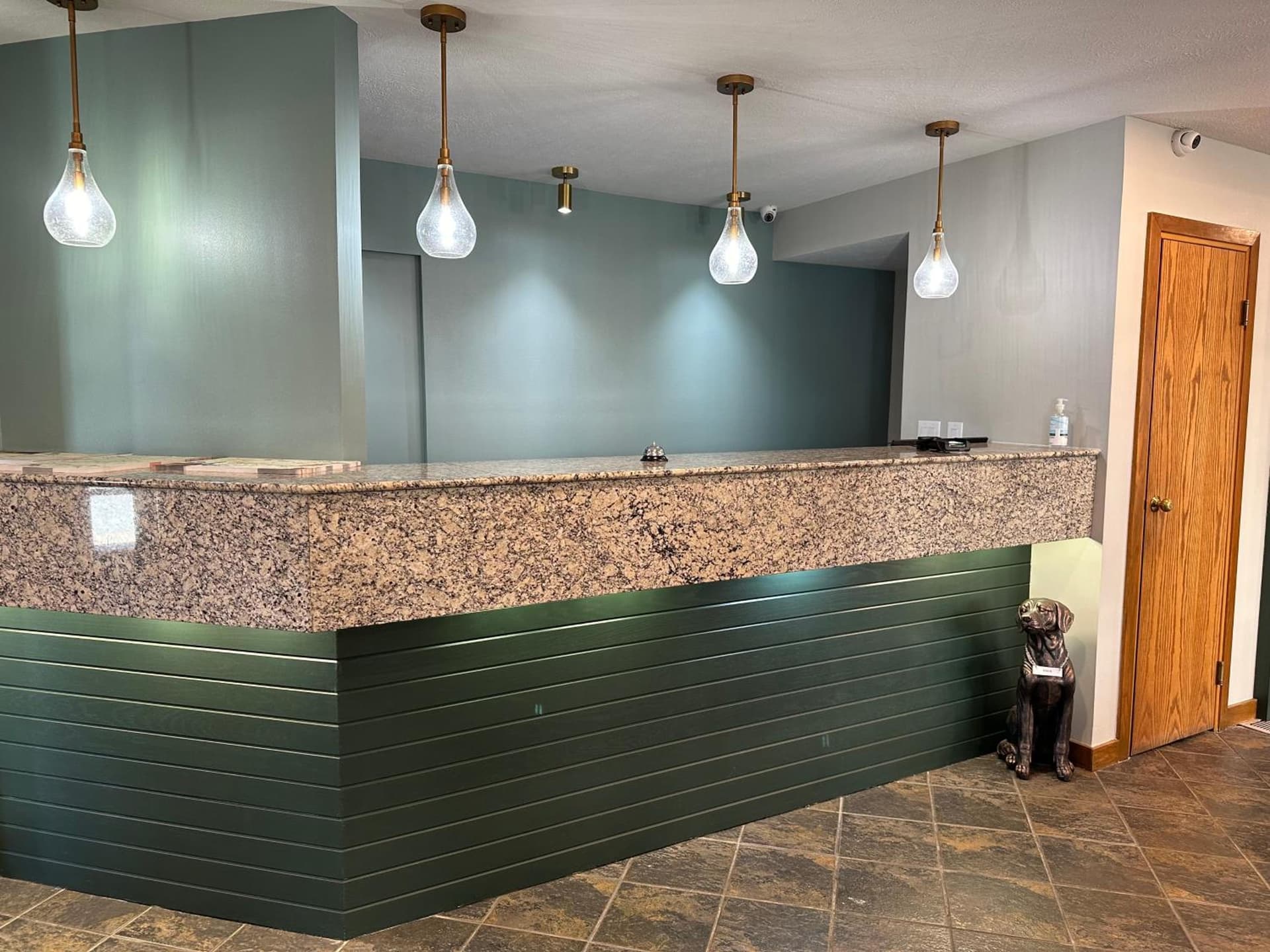 MainStay Suites Springfield South - Battlefield Rd interior in Springfield, MO — gallery photo 2