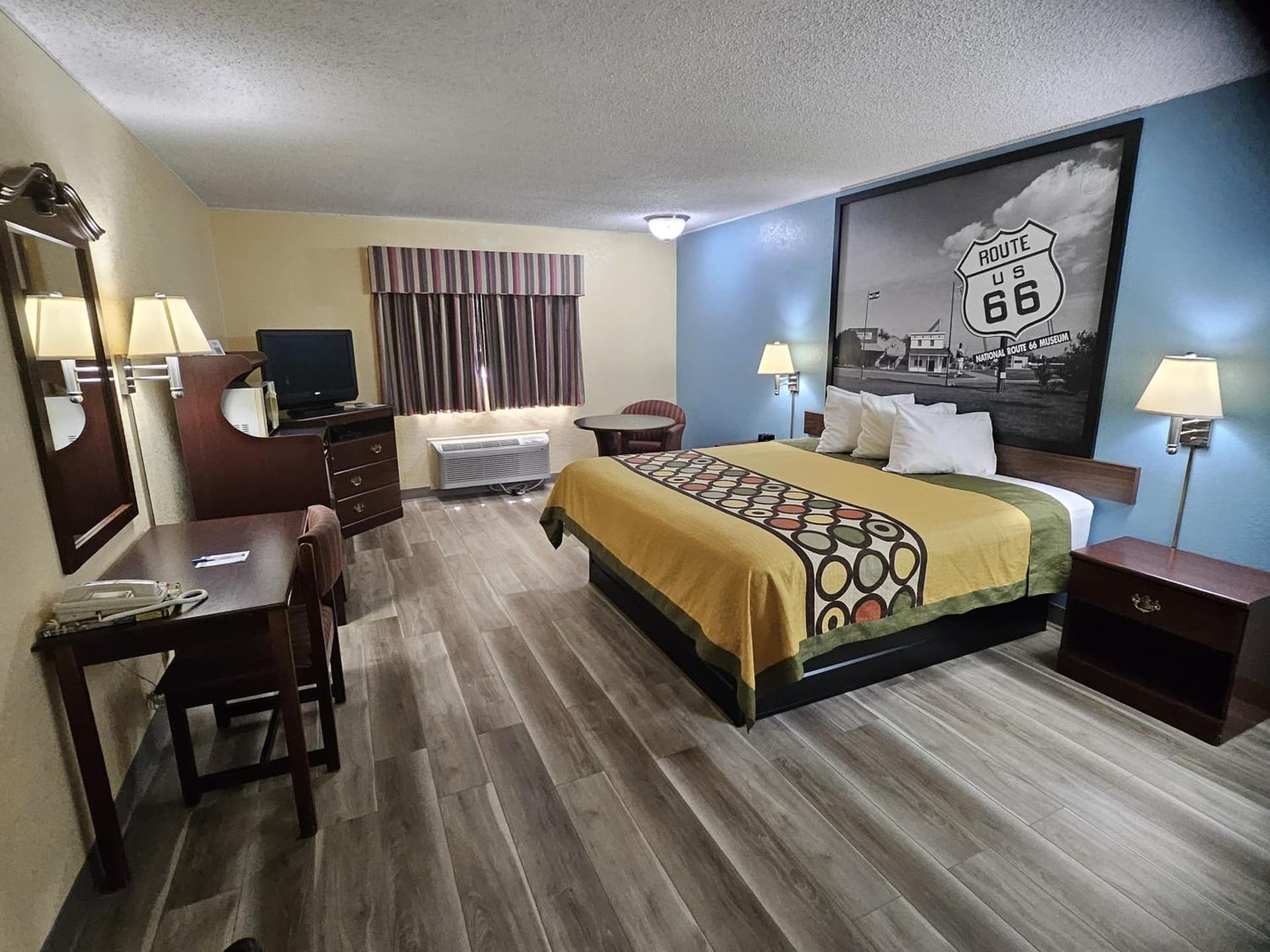 Super 8 by Wyndham Clinton interior in Clinton, OK — gallery photo 2