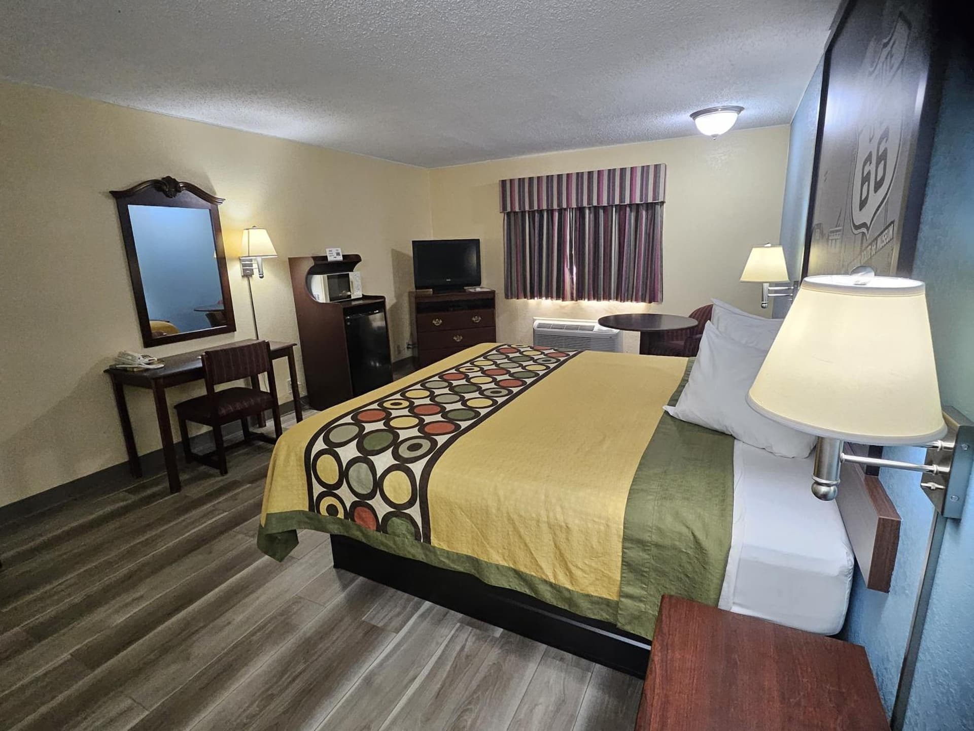 Super 8 by Wyndham Clinton property views in Clinton, OK — gallery photo 3