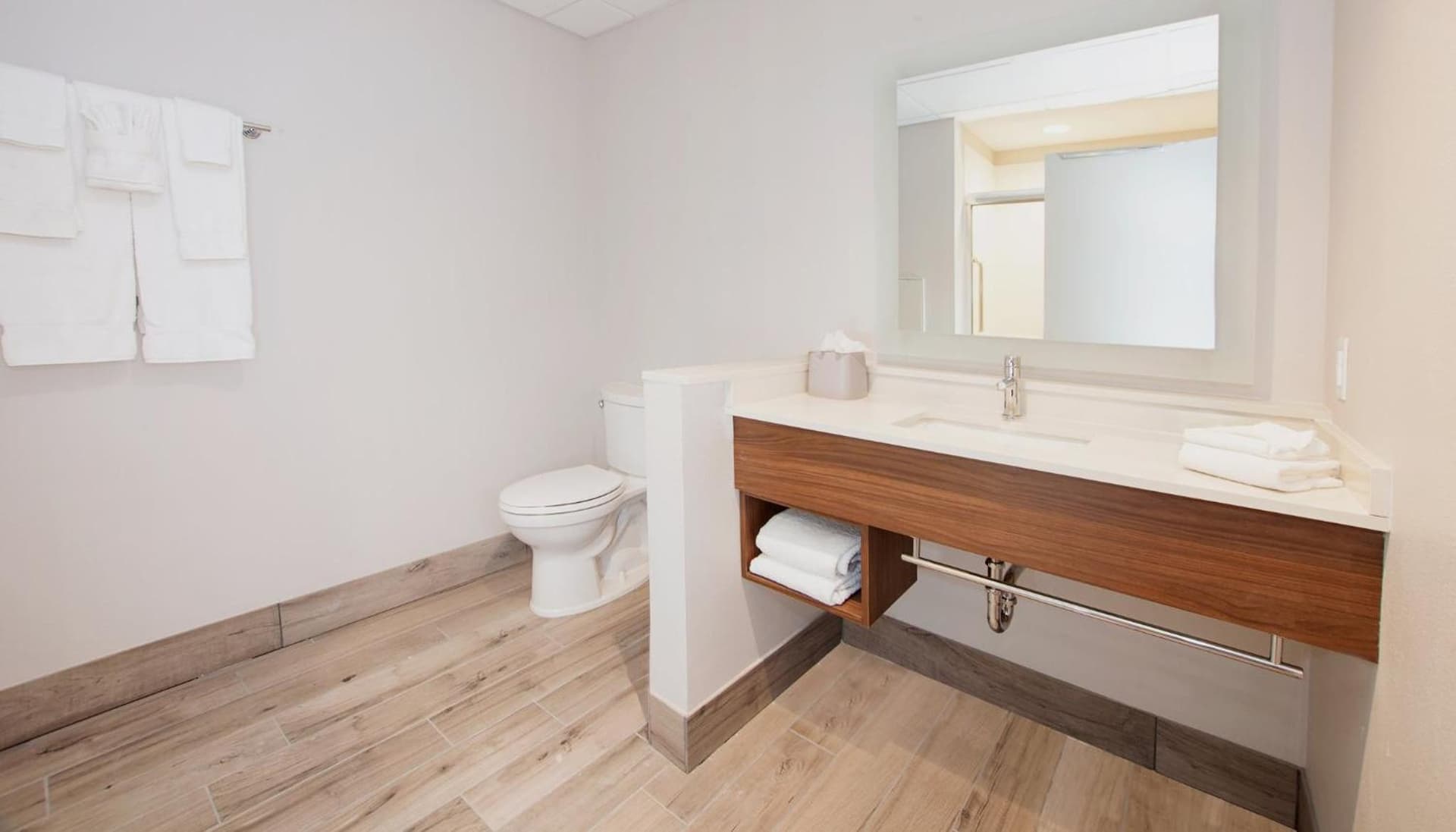 Holiday Inn Express & Suites Panama City Beach - Beachfront by IHG gallery photo in Panama City Beach, FL — image 16