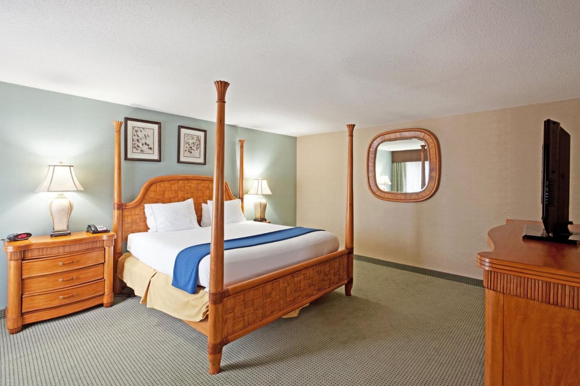 Holiday Inn Express and Suites Meriden by IHG interior in Meriden, CT — gallery photo 2