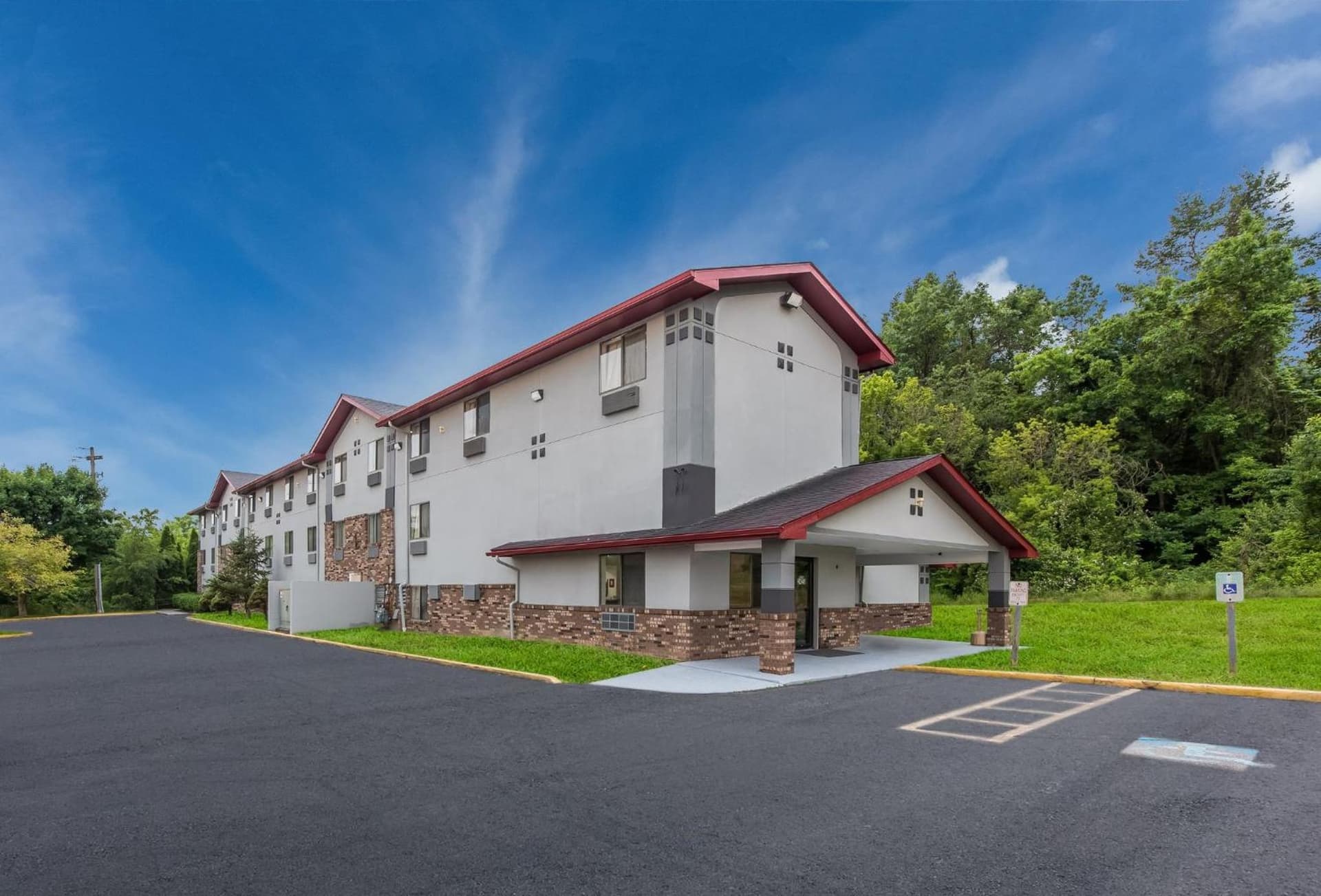Red Roof Inn Mansfield interior in Mansfield, OH — gallery photo 2
