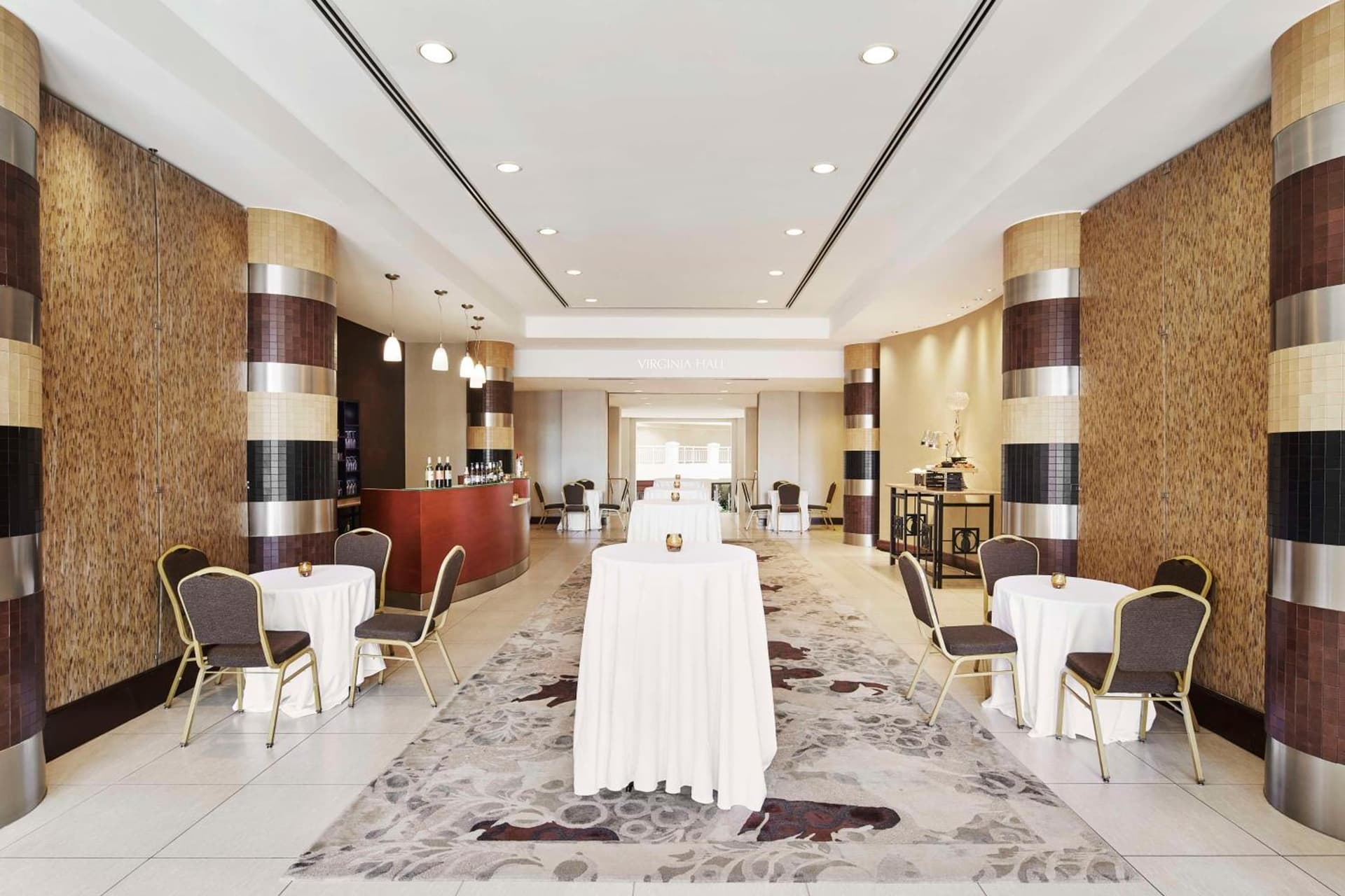 Embassy Suites by Hilton Alexandria Old Town gallery photo in Alexandria, VA — image 4