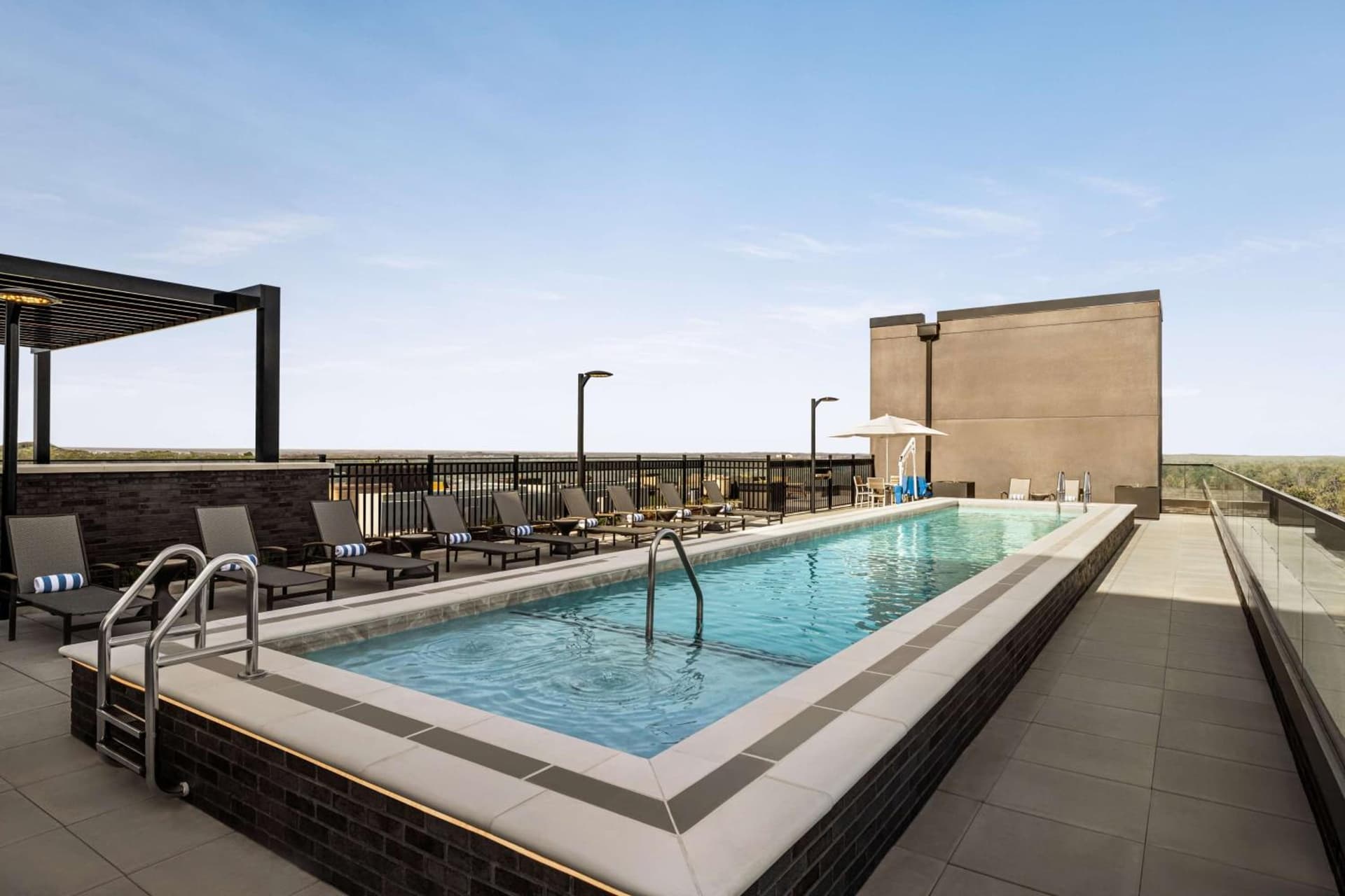 Hilton BNA Nashville Airport Terminal gallery photo in Nashville, TN — image 29