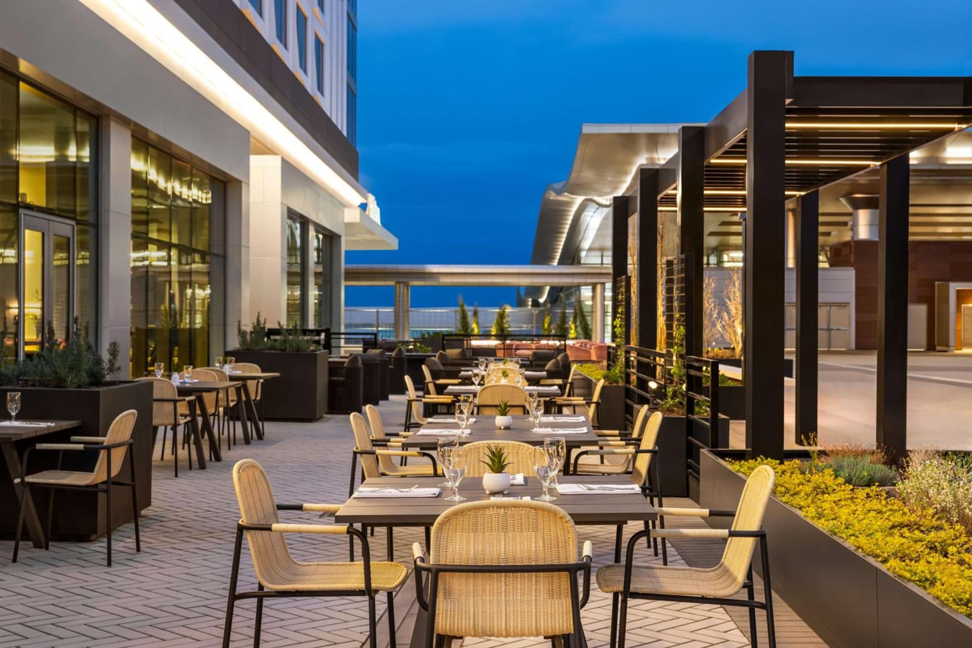 Hilton BNA Nashville Airport Terminal gallery photo in Nashville, TN — image 18