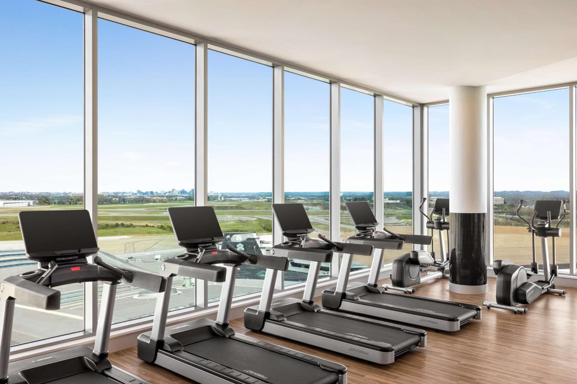 Hilton BNA Nashville Airport Terminal gallery photo in Nashville, TN — image 4