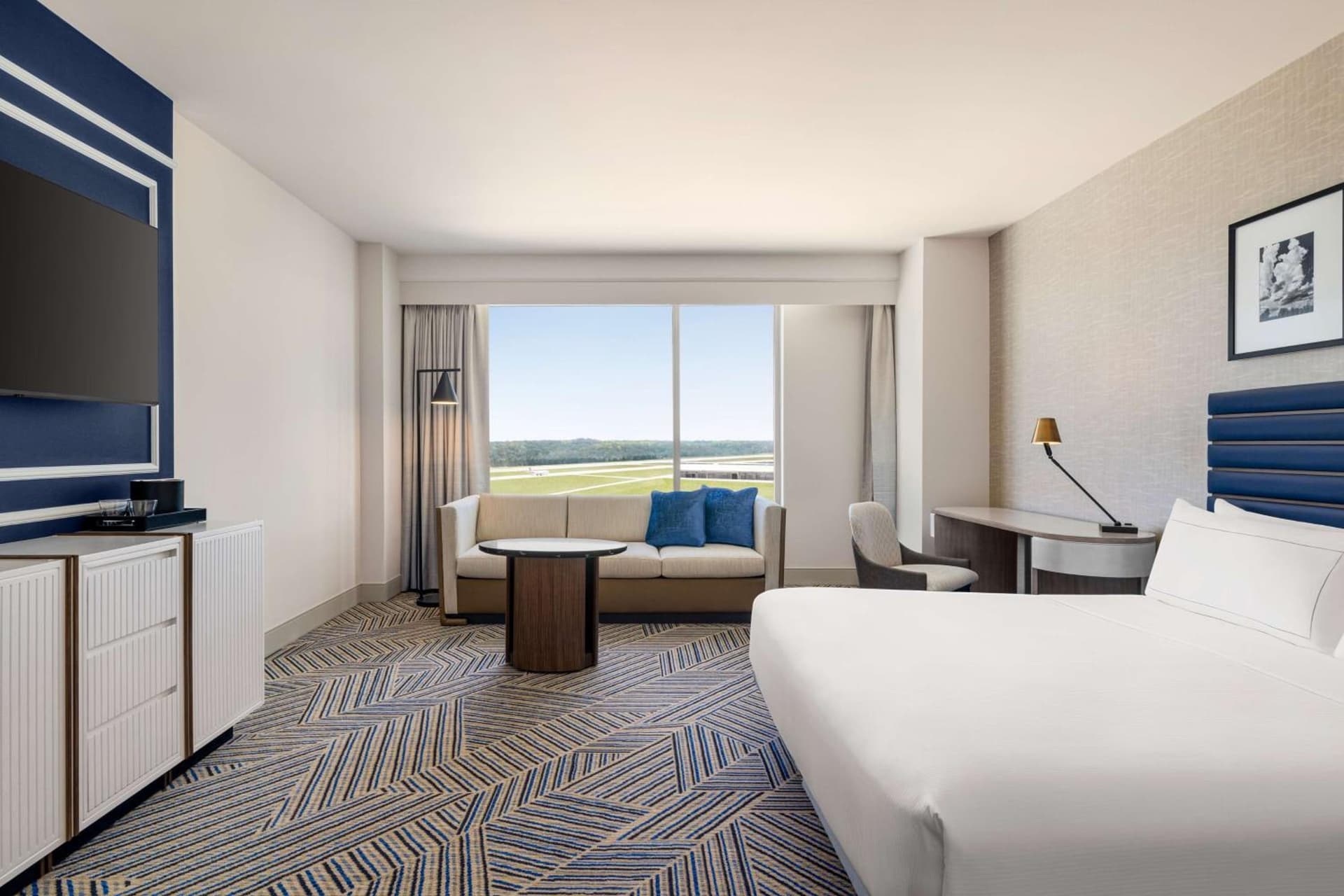 Hilton BNA Nashville Airport Terminal gallery photo in Nashville, TN — image 26