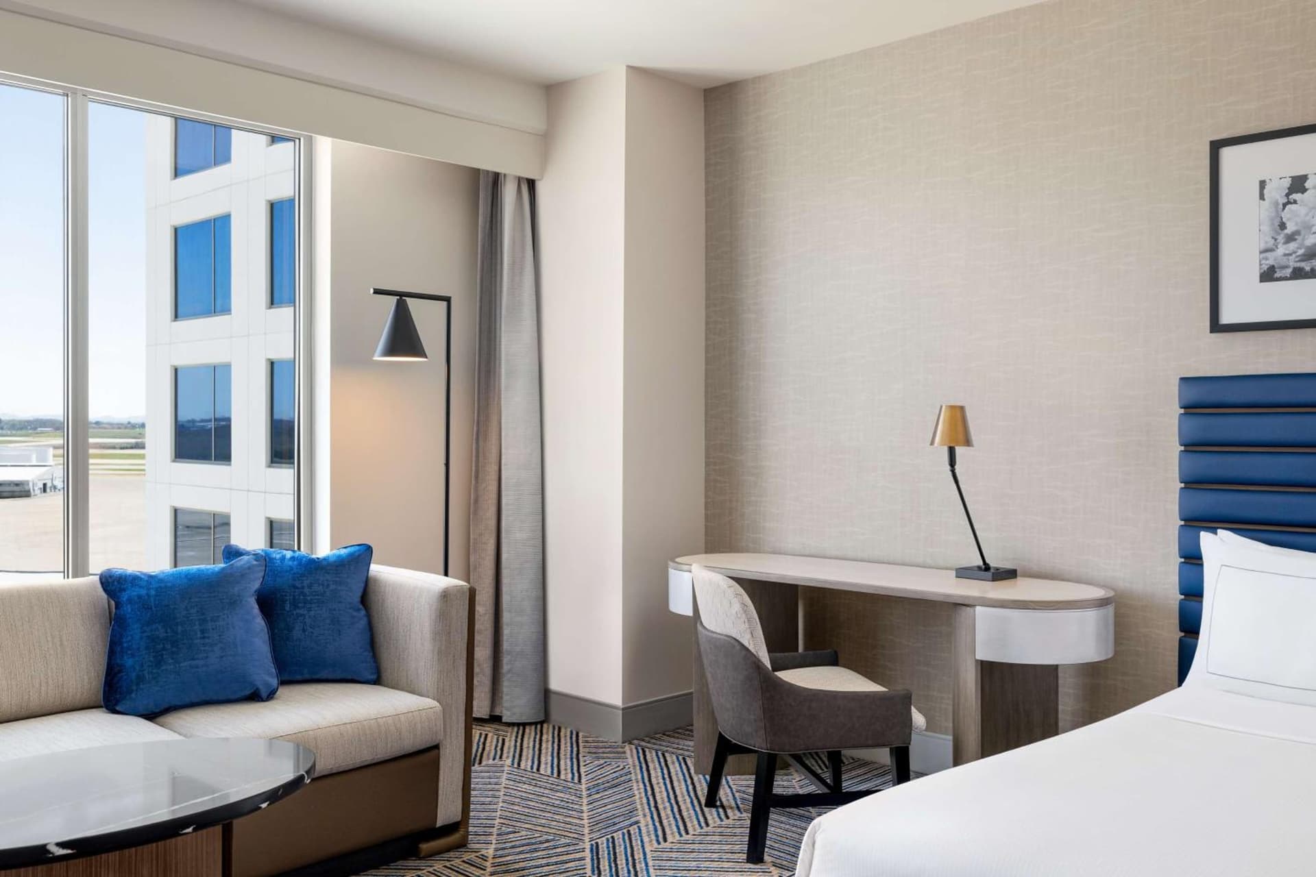 Hilton BNA Nashville Airport Terminal gallery photo in Nashville, TN — image 9