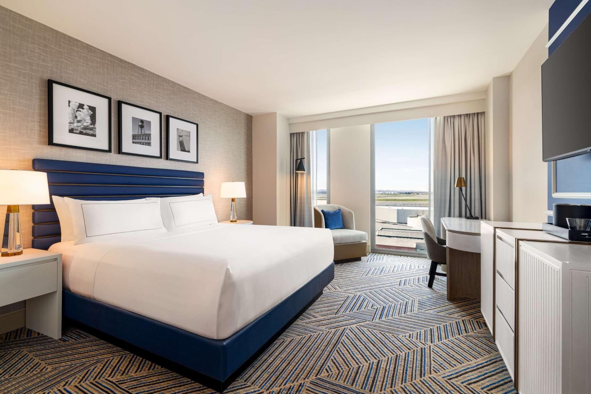 Hilton BNA Nashville Airport Terminal gallery photo in Nashville, TN — image 6