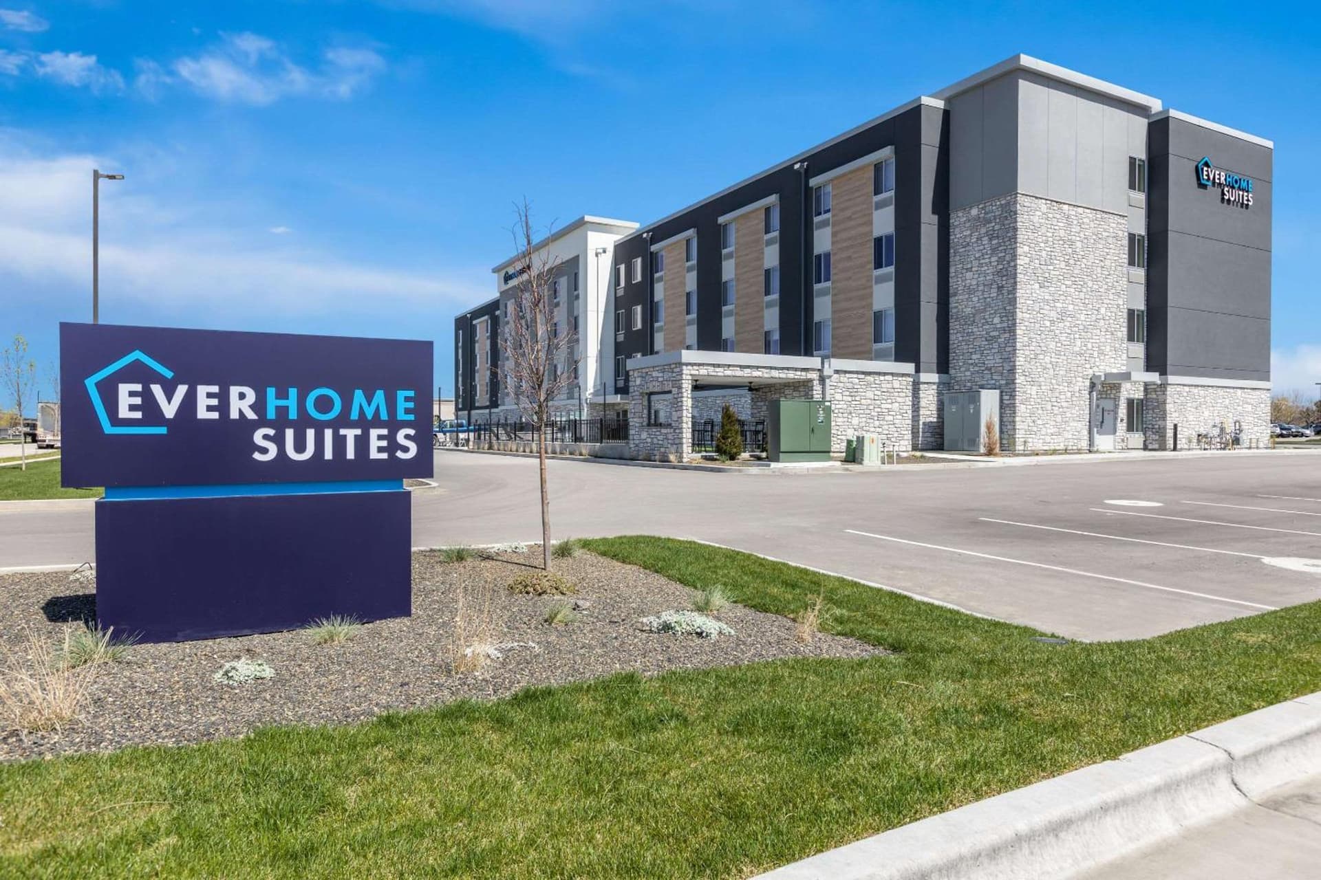 Everhome Suites Nampa Boise interior in Nampa, ID — gallery photo 2