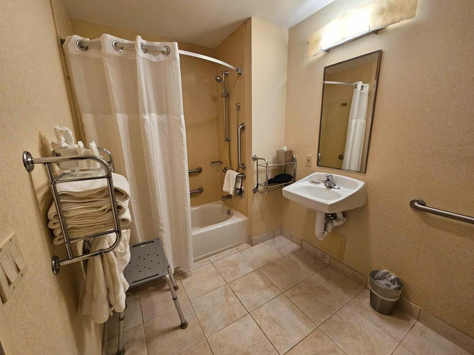 Radisson Hotel Freehold gallery photo in Freehold, NJ — image 36