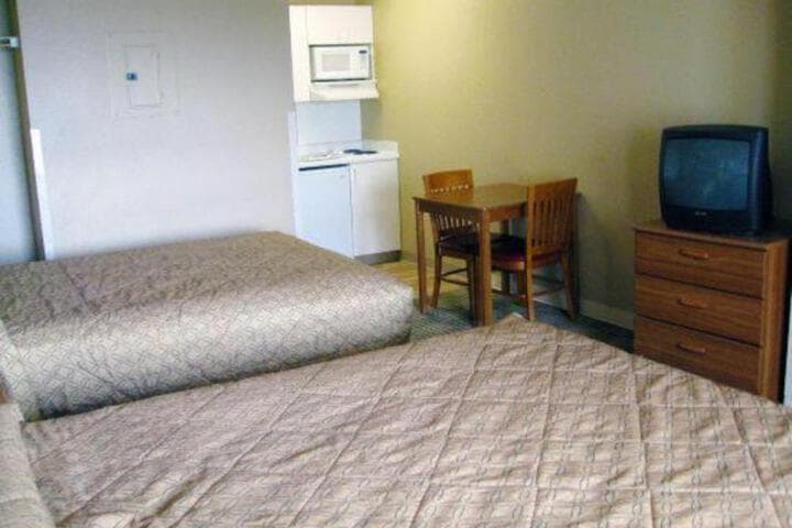 Extended Stay Kansas City interior in Kansas City, MO — gallery photo 2