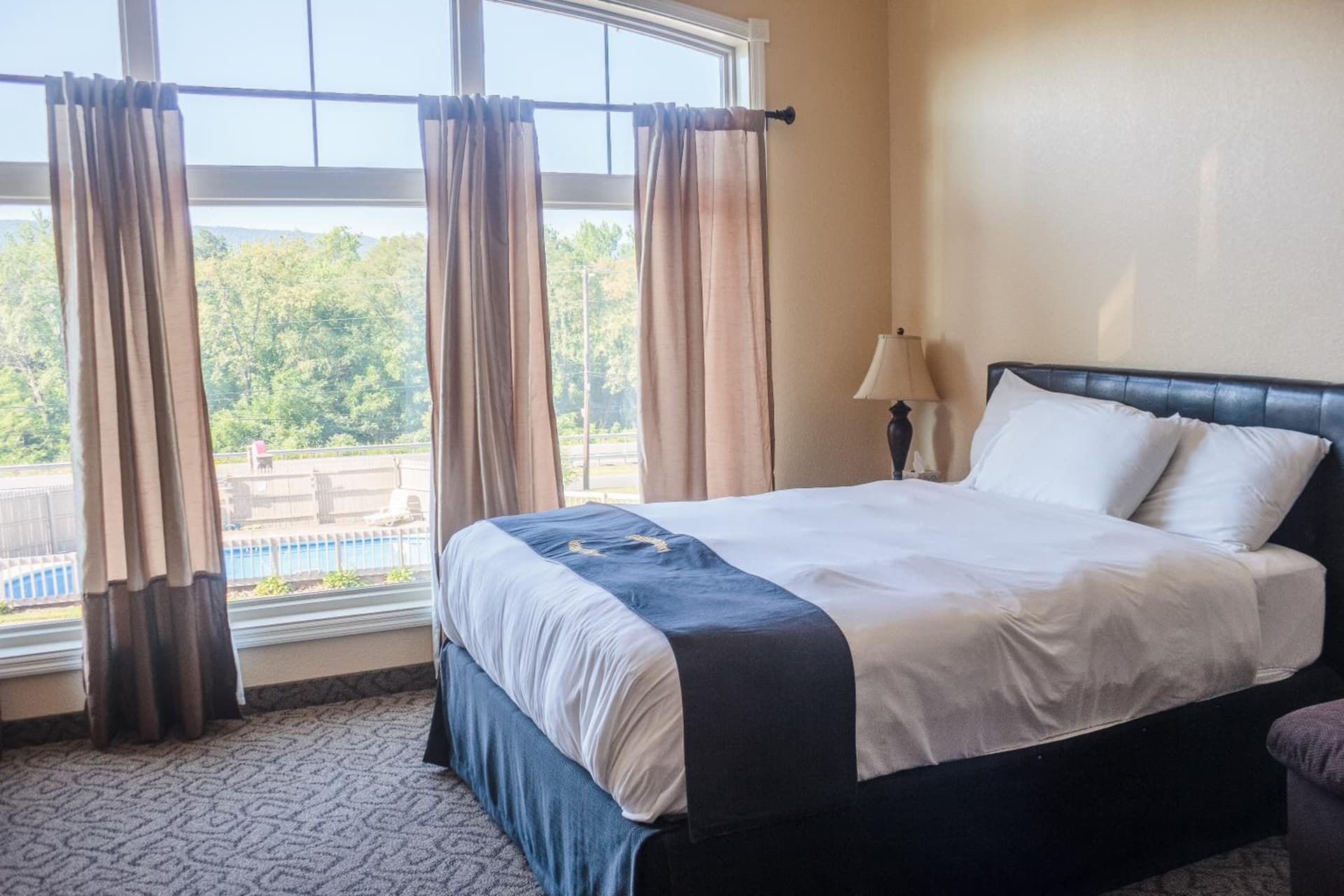 Williamsport Grandview Hotel interior in Linden — gallery photo 2