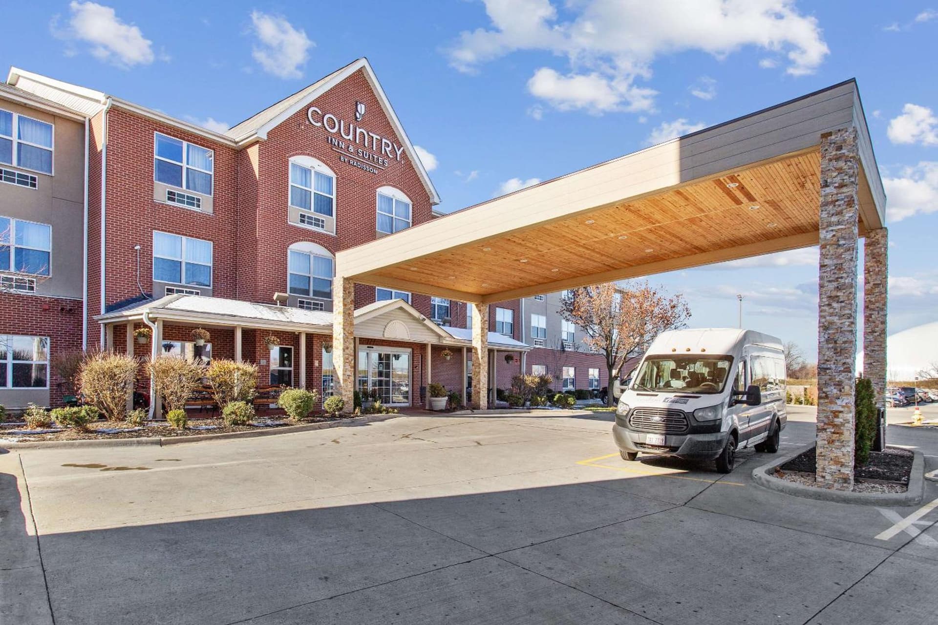 Country Inn & Suites by Radisson, Chicago O'Hare South, IL featured exterior or lobby in Bensenville, IL — similar hotel