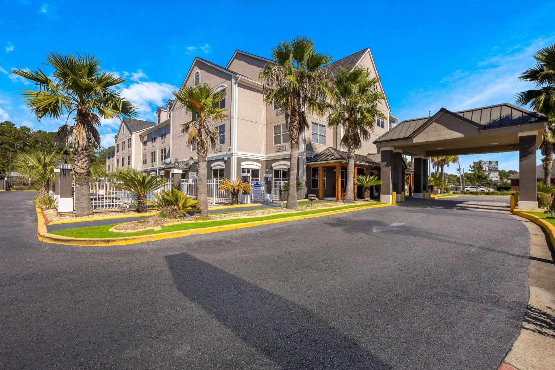Country Inn & Suites by Radisson, Hinesville, GA featured exterior or lobby in Hinesville, GA — similar hotel