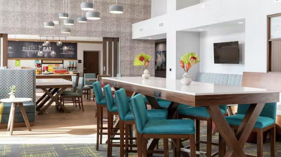 Hampton Inn St Ignace Lakefront Mackinac interior in Evergreen Shores — gallery photo 2