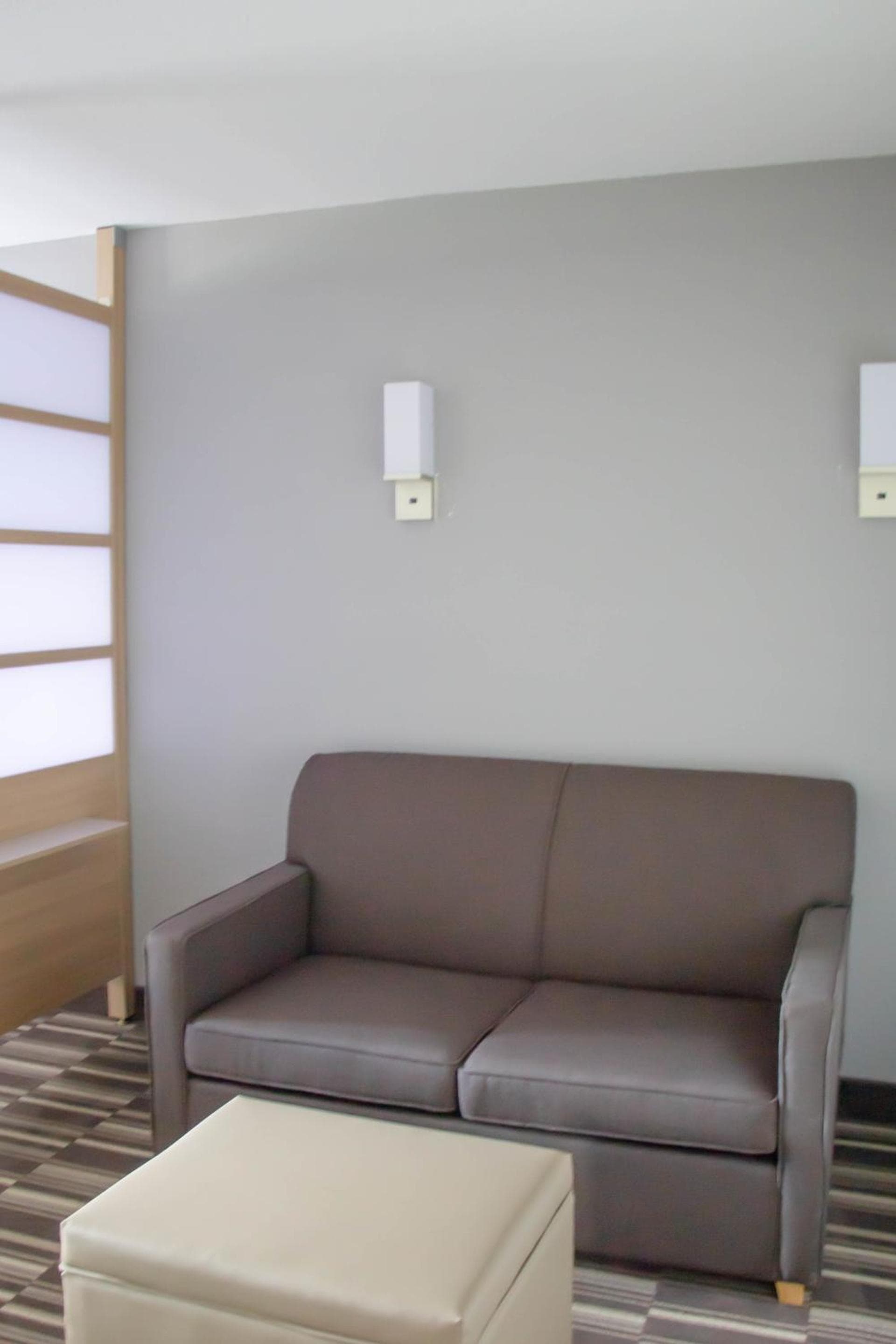 Microtel Inn & Suites by Wyndham Camp Lejeune/Jacksonville gallery photo in Jacksonville, NC — image 18
