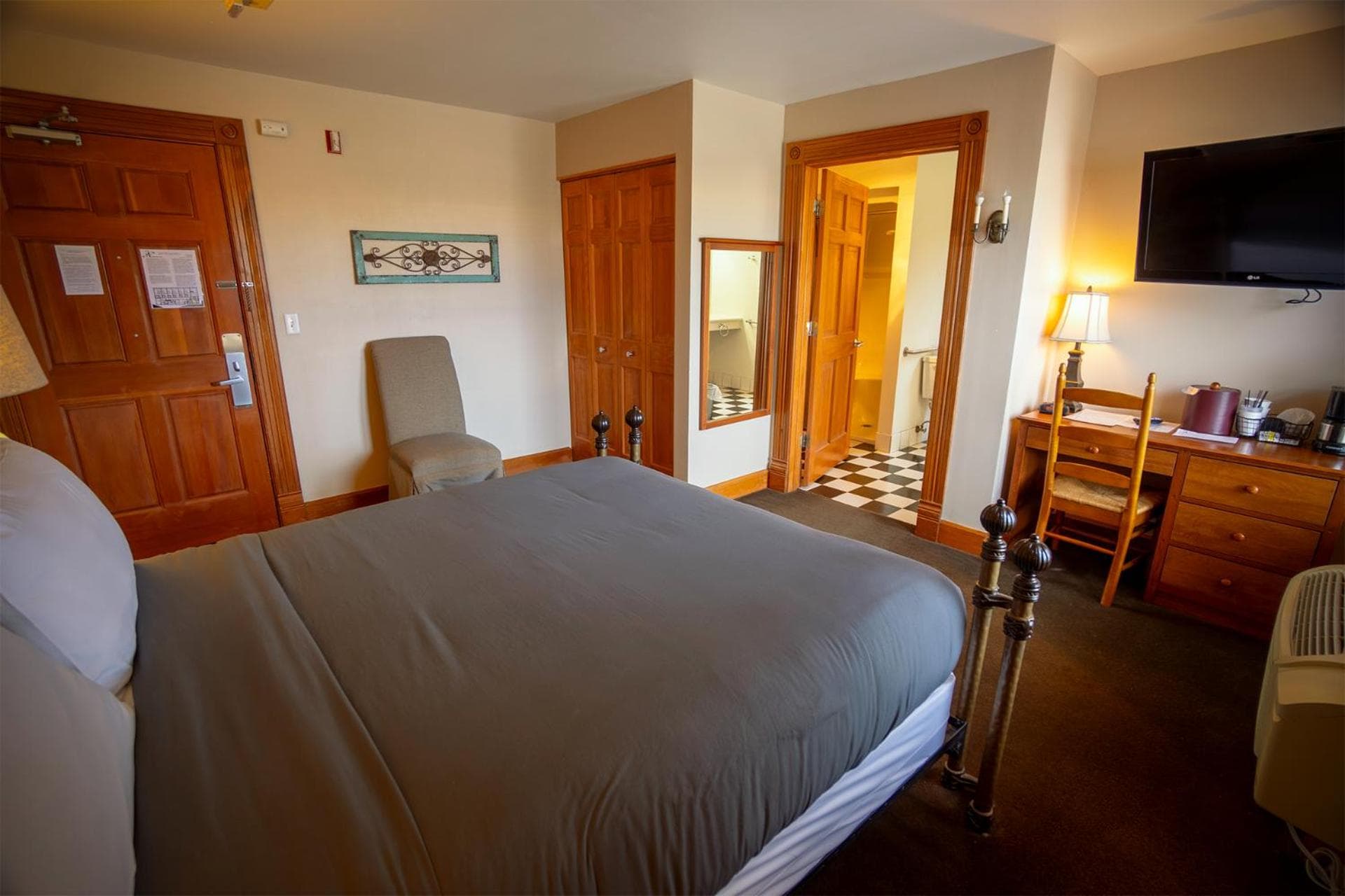 Nuks Executive Suites gallery photo in De Pere, WI — image 91