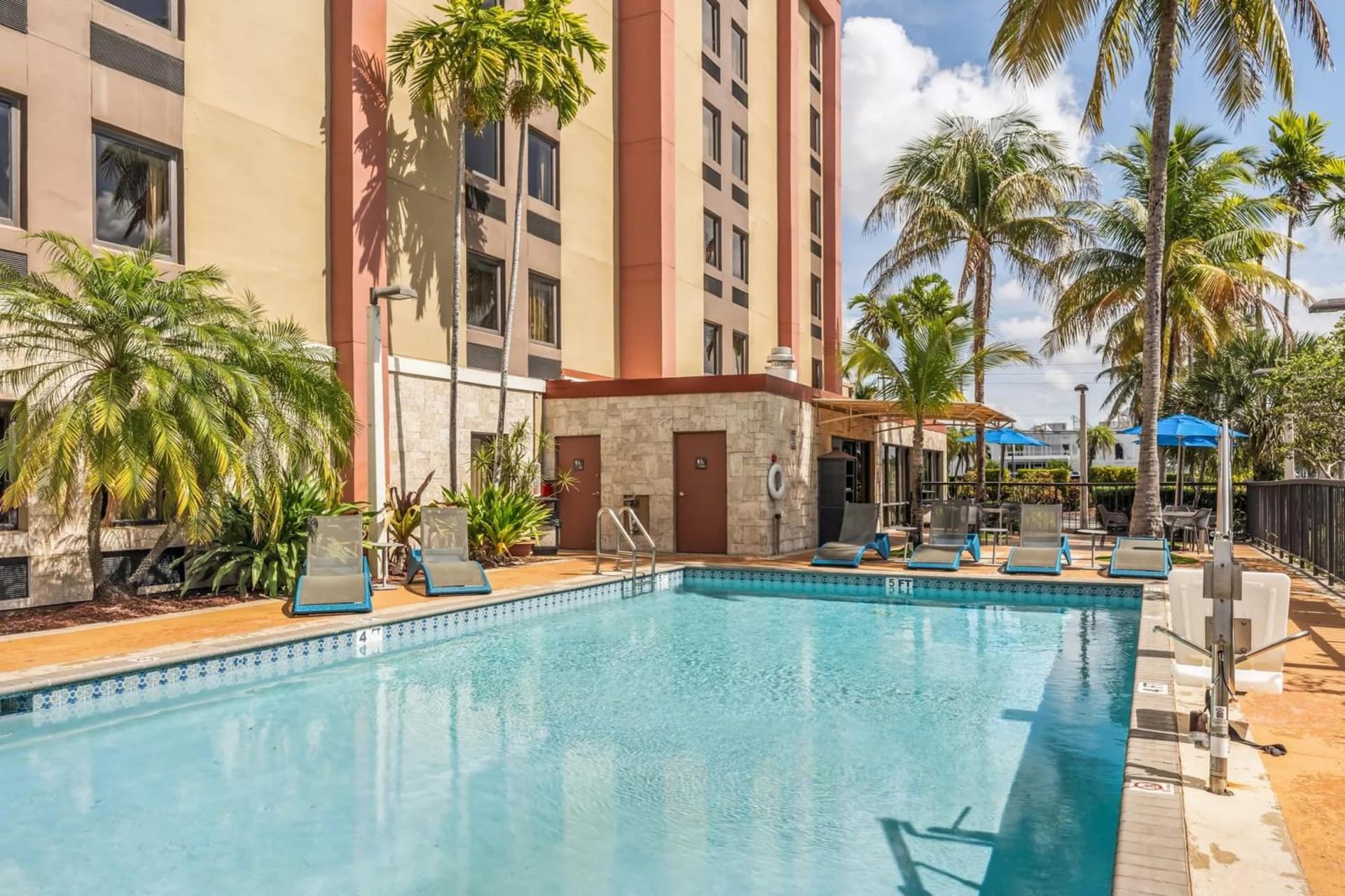 Hampton Inn Miami-Airport West property views in Miami, FL — gallery photo 3