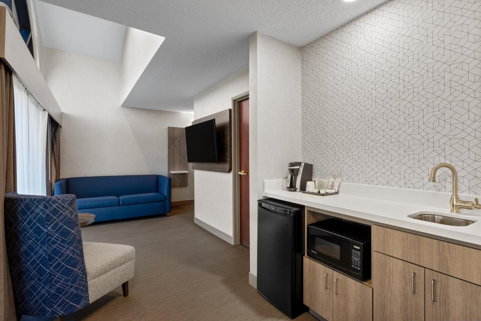Holiday Inn Express Grove City - Premium Outlet Mall by IHG gallery photo in Grove City, PA — image 23