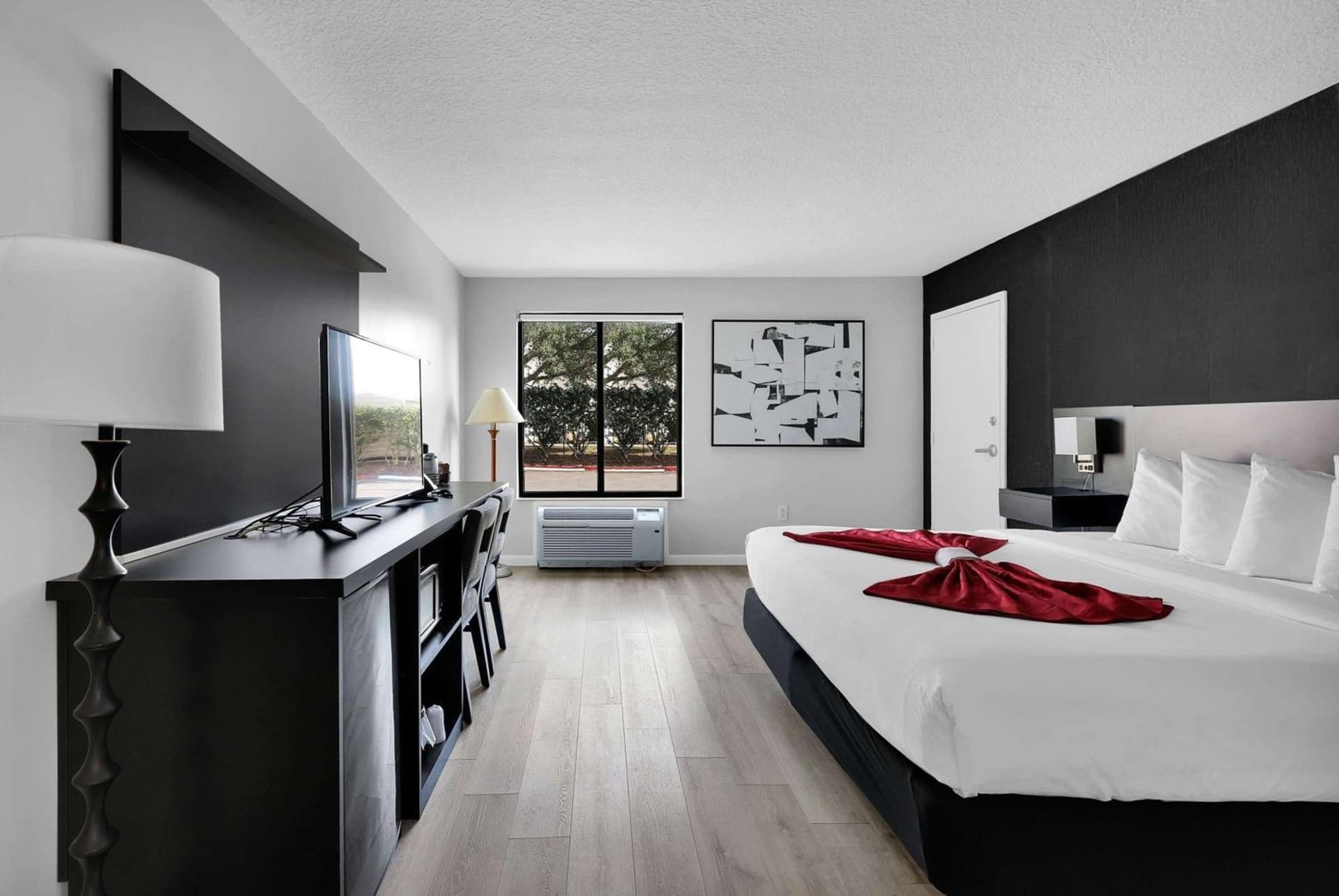 Ramada by Wyndham Jacksonville I-95 by Butler Blvd gallery photo in Jacksonville, FL — image 82