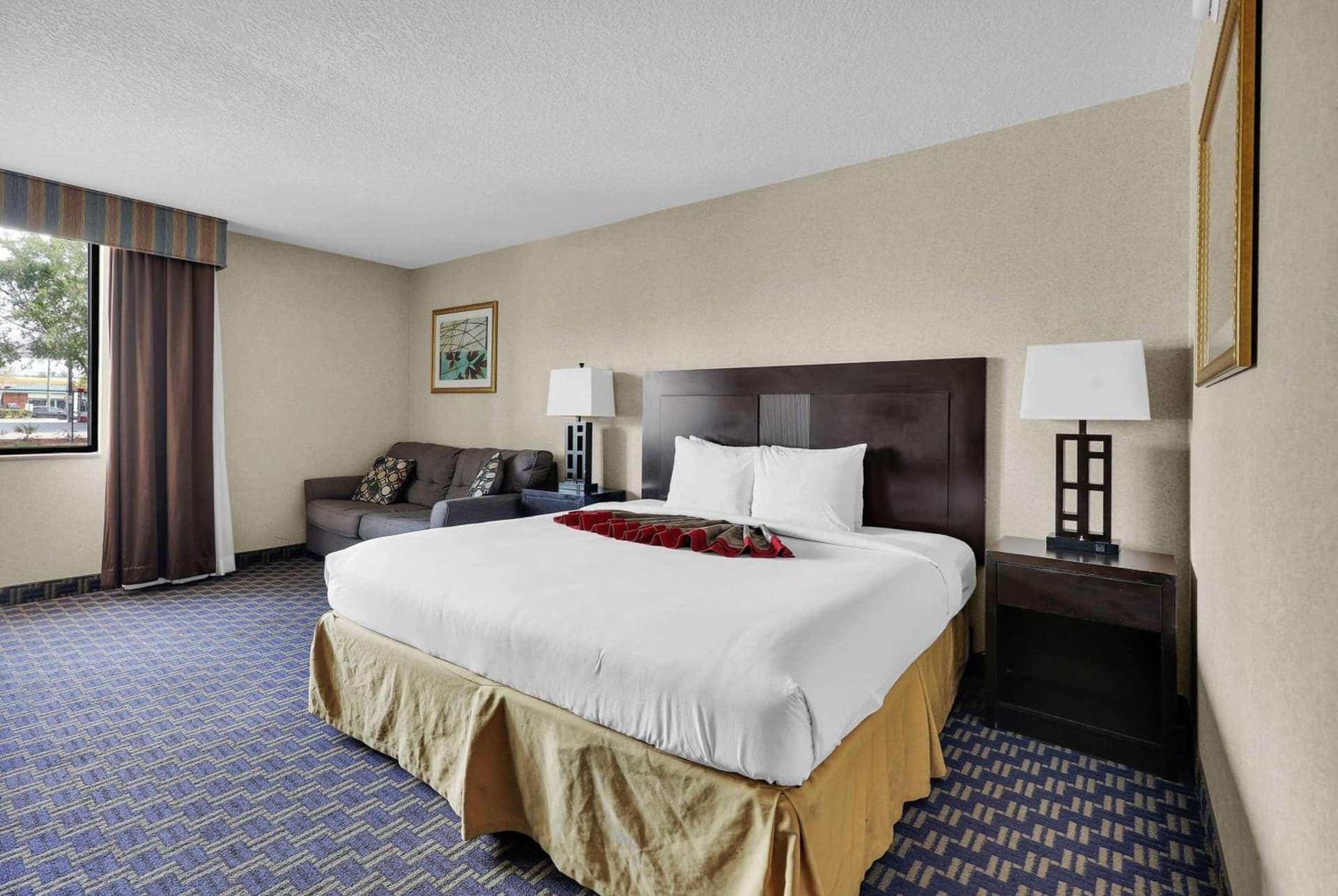 Ramada by Wyndham Jacksonville I-95 by Butler Blvd gallery photo in Jacksonville, FL — image 94