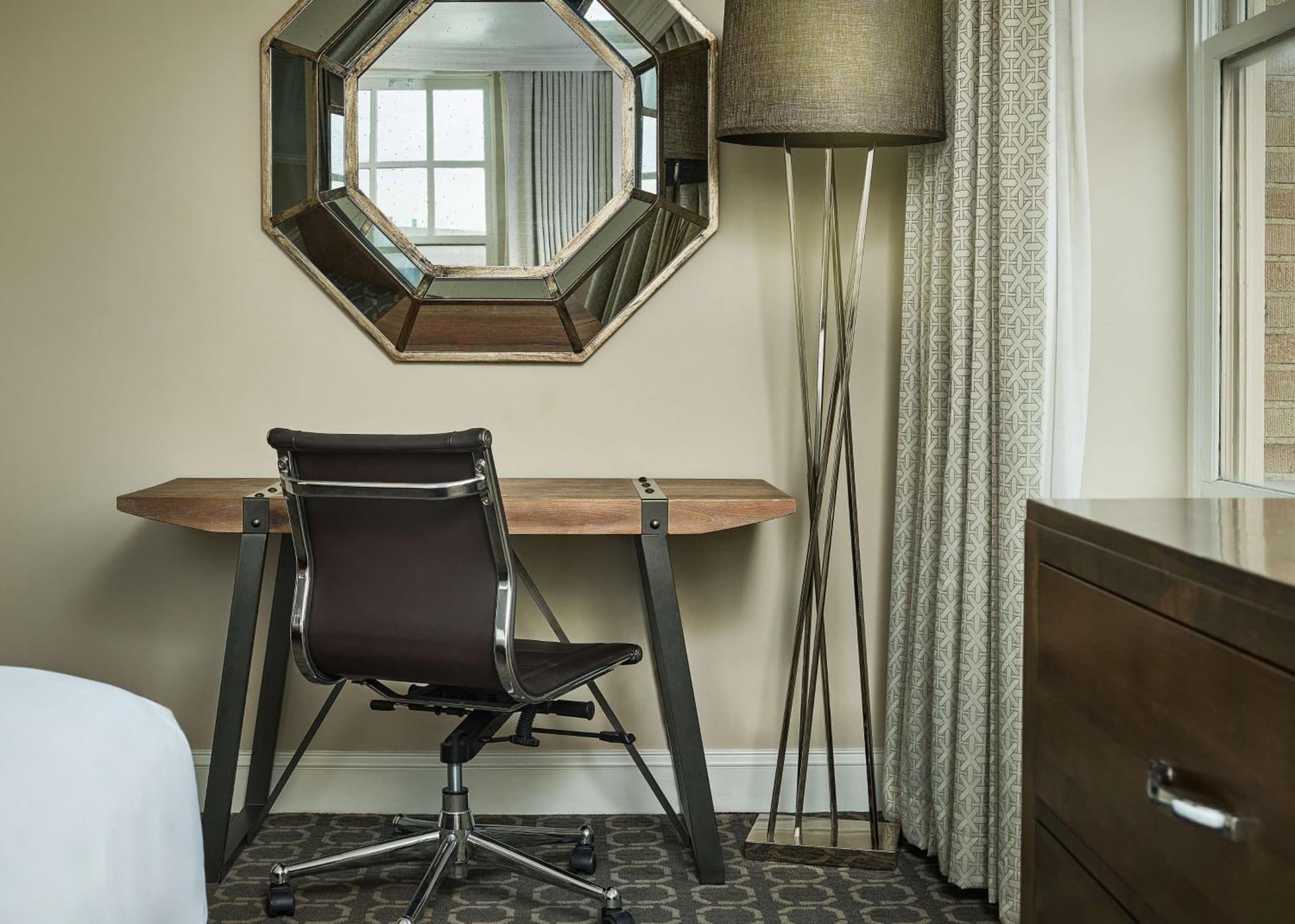 Redmont Hotel Birmingham - Curio Collection by Hilton gallery photo in Birmingham, AL — image 37