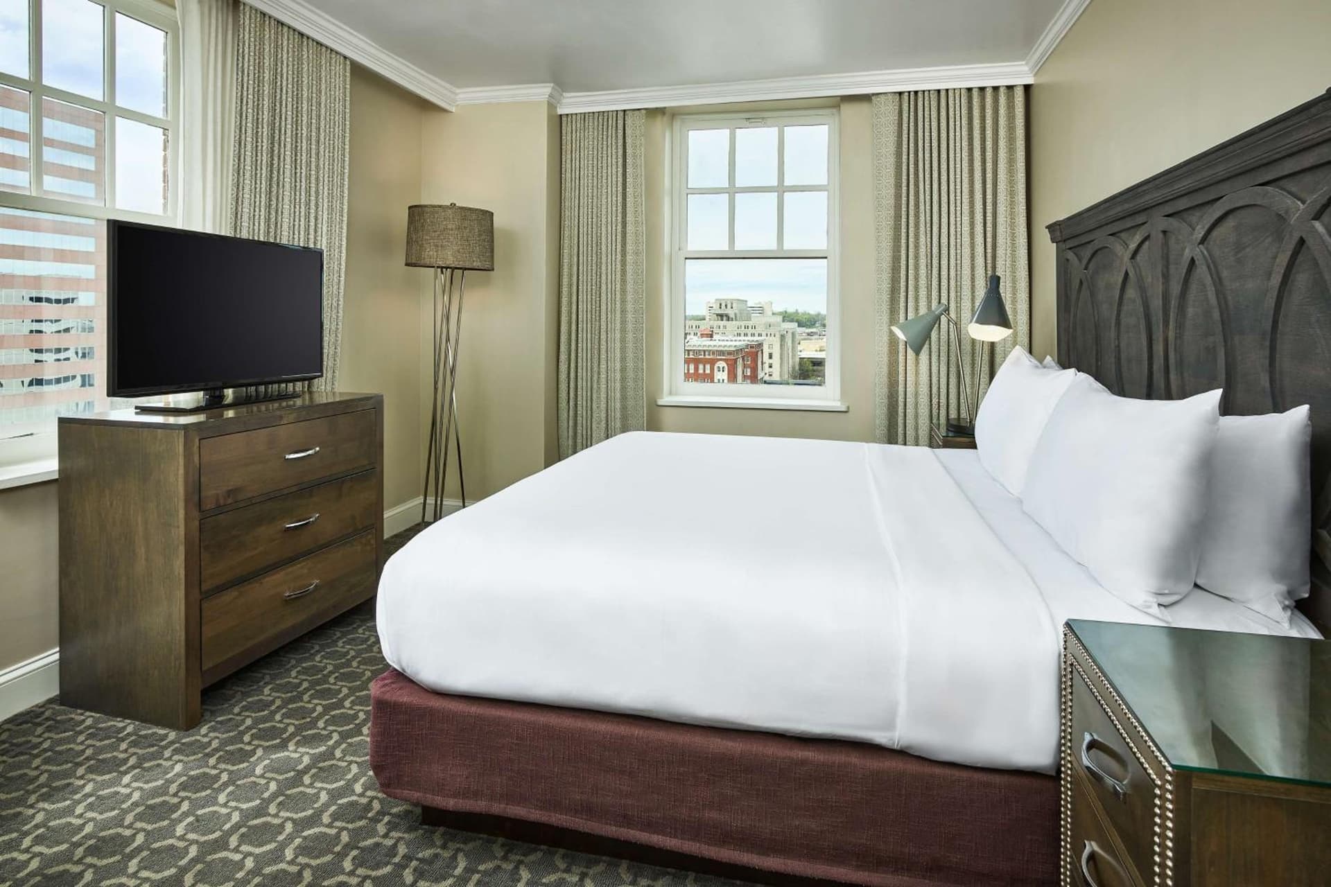 Redmont Hotel Birmingham - Curio Collection by Hilton gallery photo in Birmingham, AL — image 11