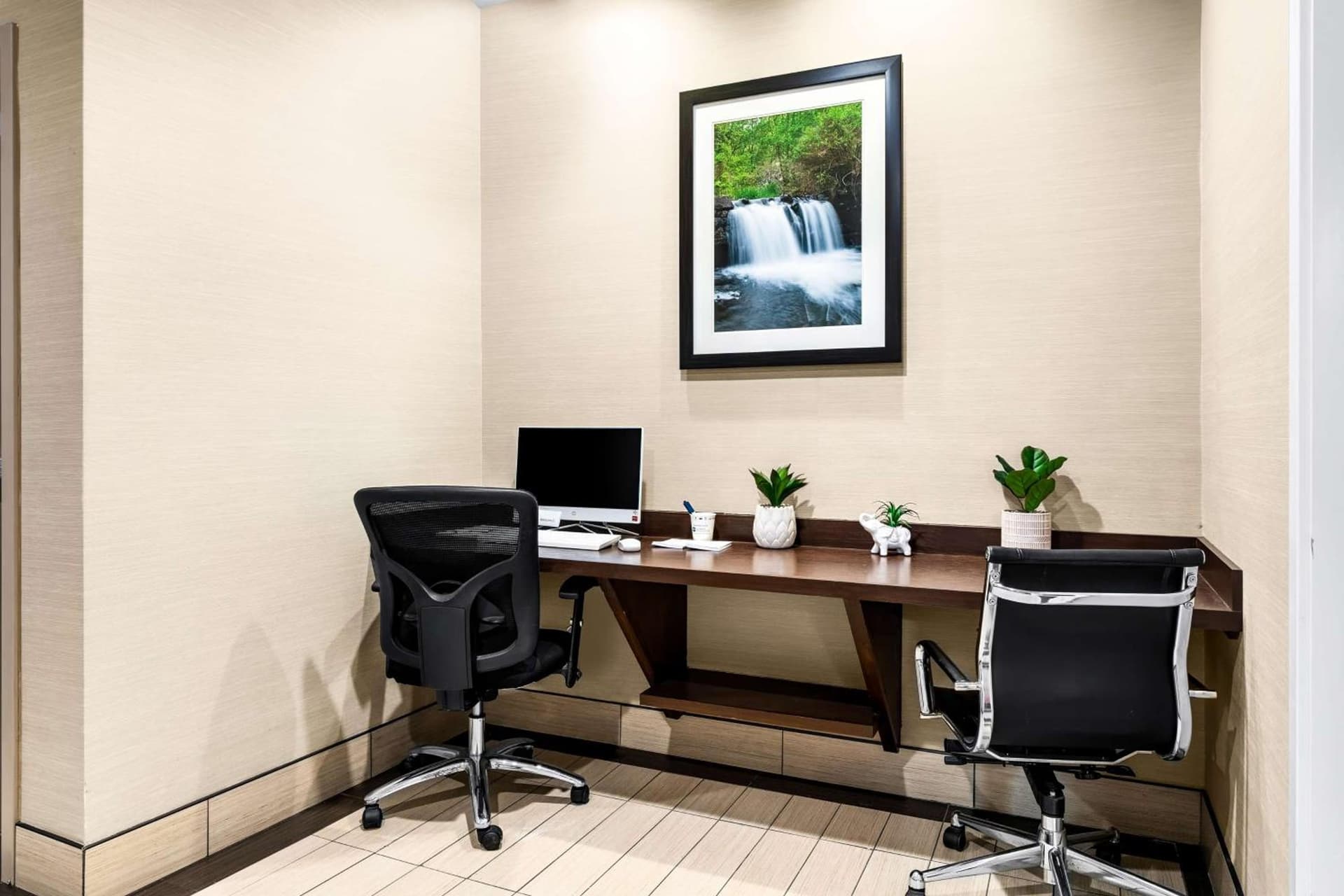 SureStay Plus by Best Western Reading North gallery photo in Reading, PA — image 28