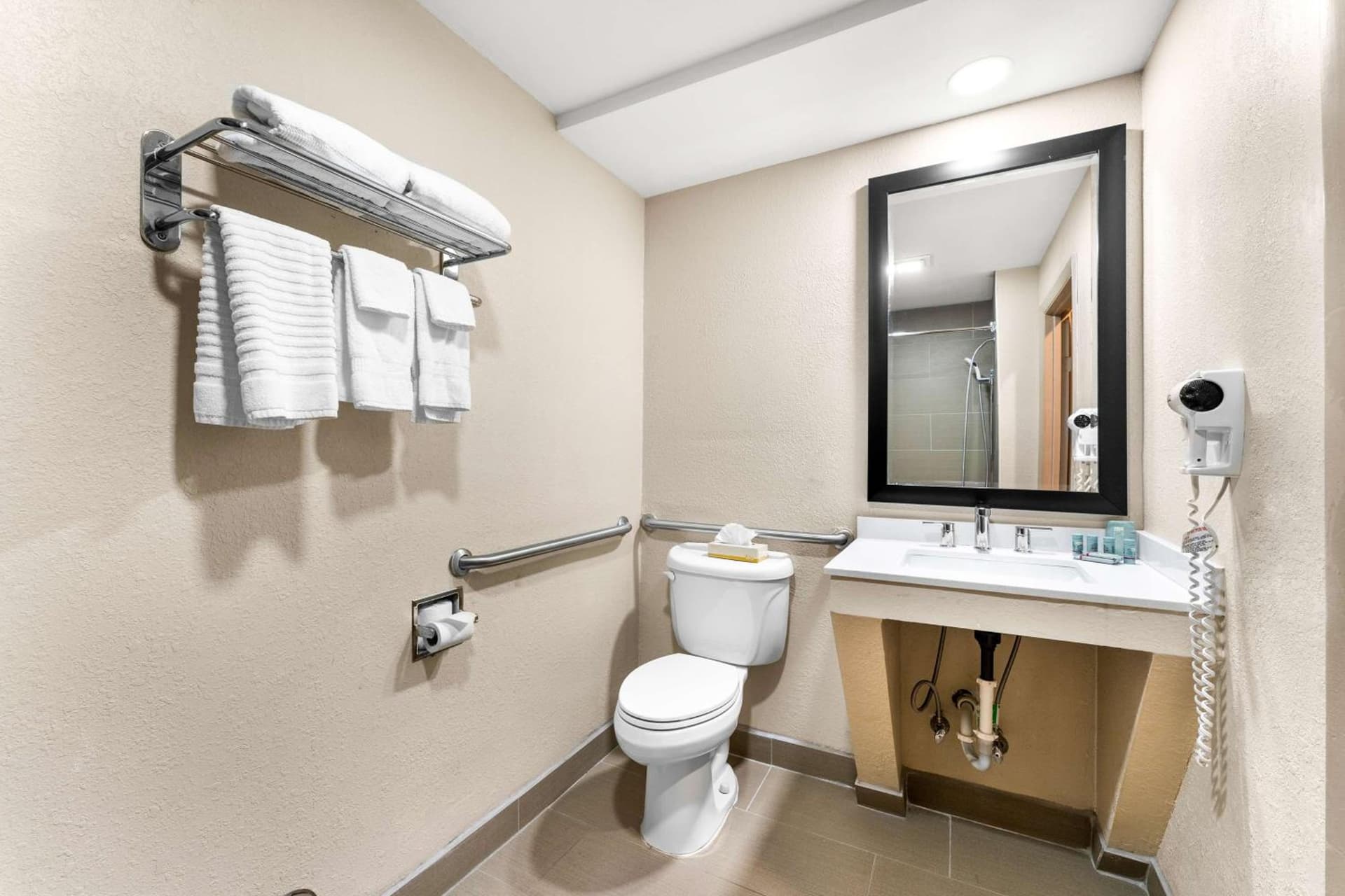 SureStay Plus by Best Western Reading North gallery photo in Reading, PA — image 19