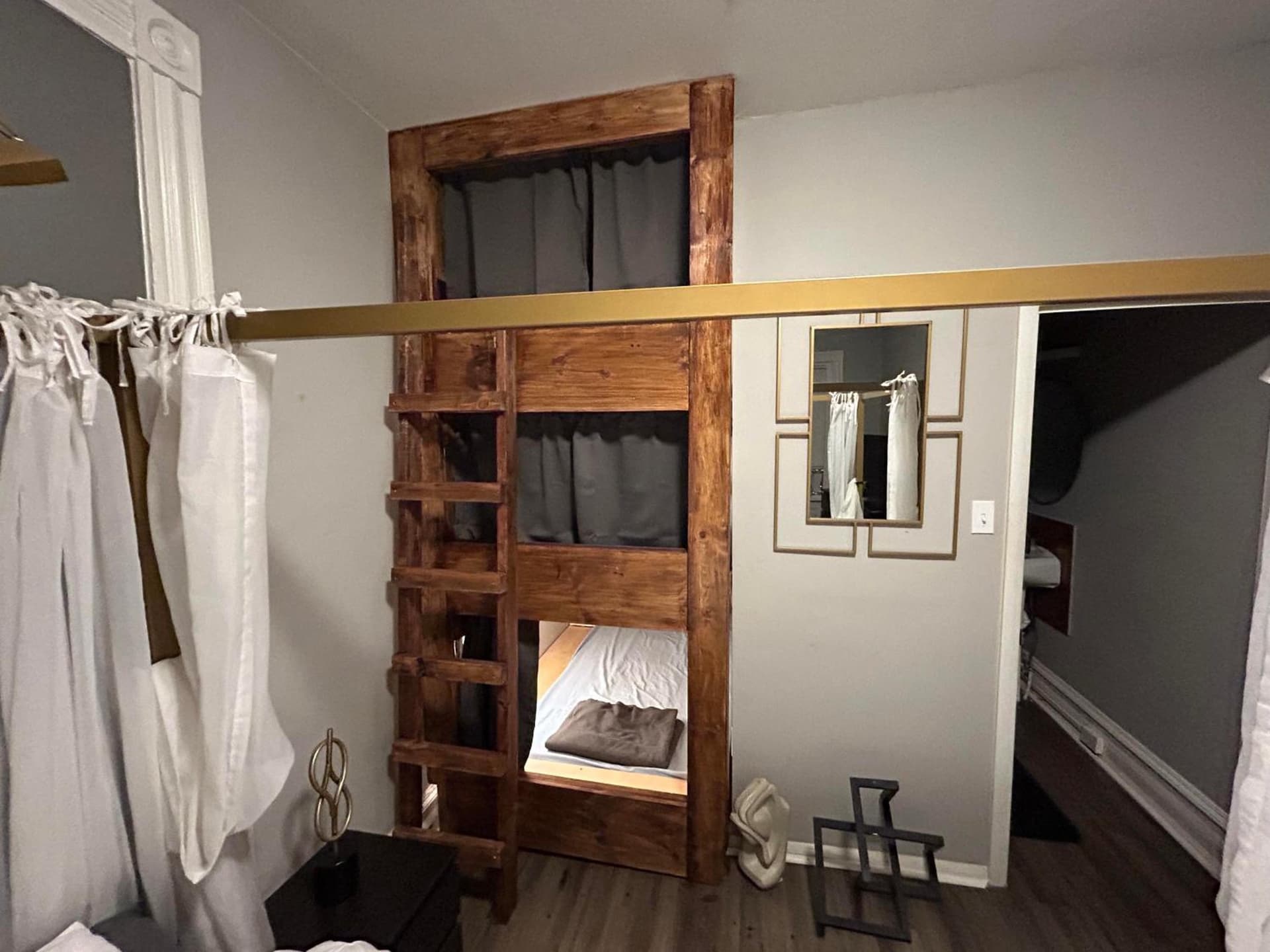 ☆☆ Modern Coed Dorm in Reading ☆☆ interior in Reading, PA — gallery photo 2