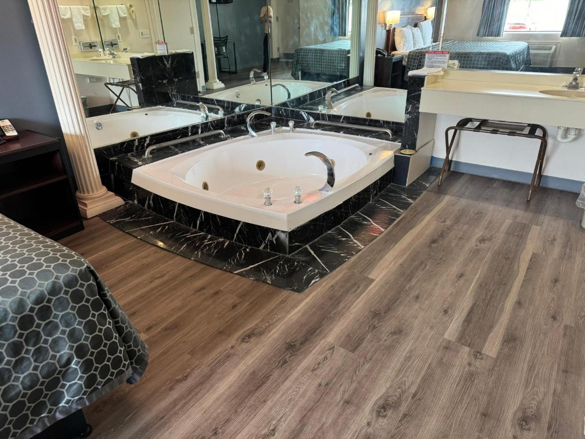 Express Inn-Rahway property views in Rahway, NJ — gallery photo 3