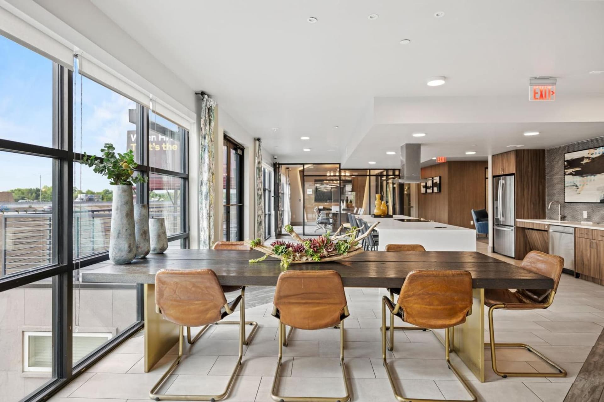 Placemakr Austin Downtown, Apartments by Hilton property views in Austin, TX — gallery photo 3