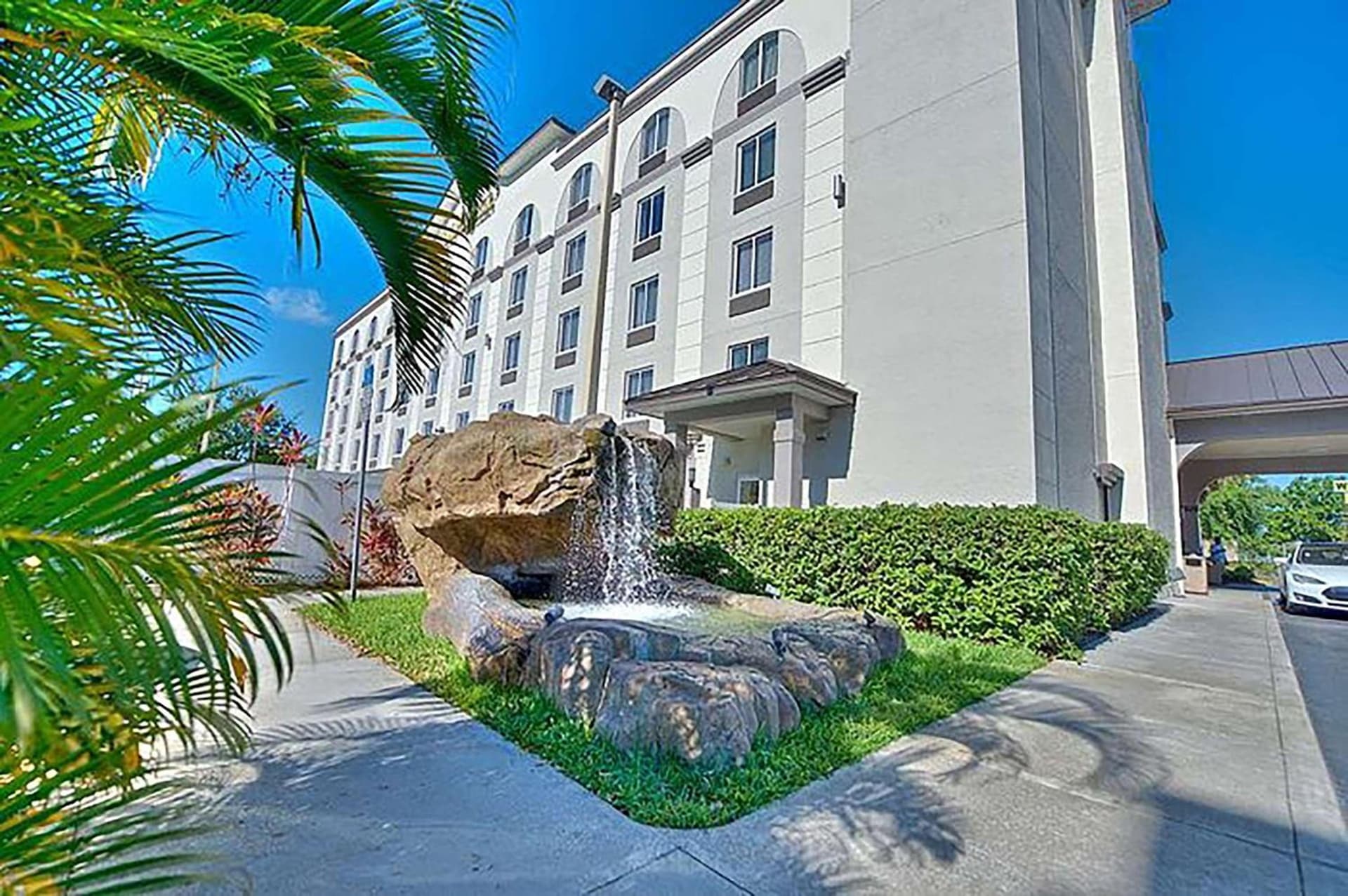 Sonesta Essential Orlando Airport featured exterior or lobby in Orlando, FL — similar hotel