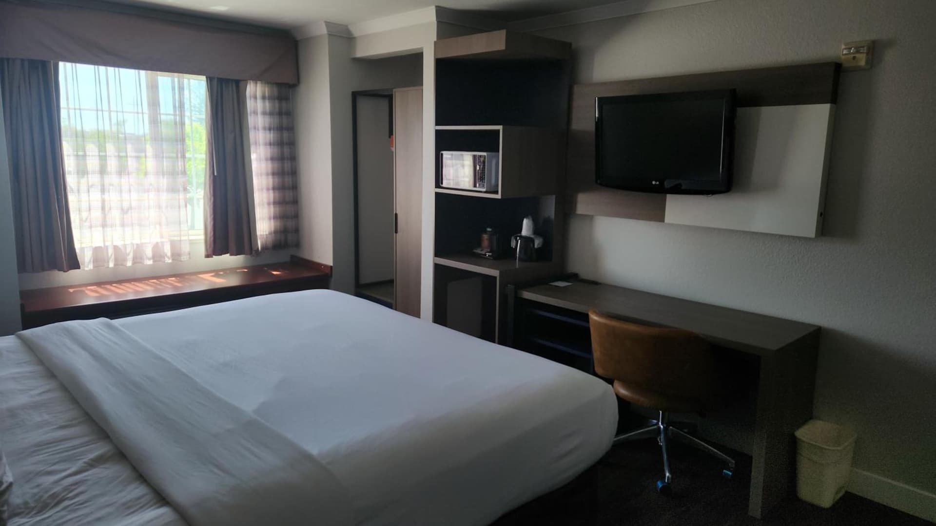 Econo Lodge Inn & Suites Santa Rosa South gallery photo in Santa Rosa, CA — image 13