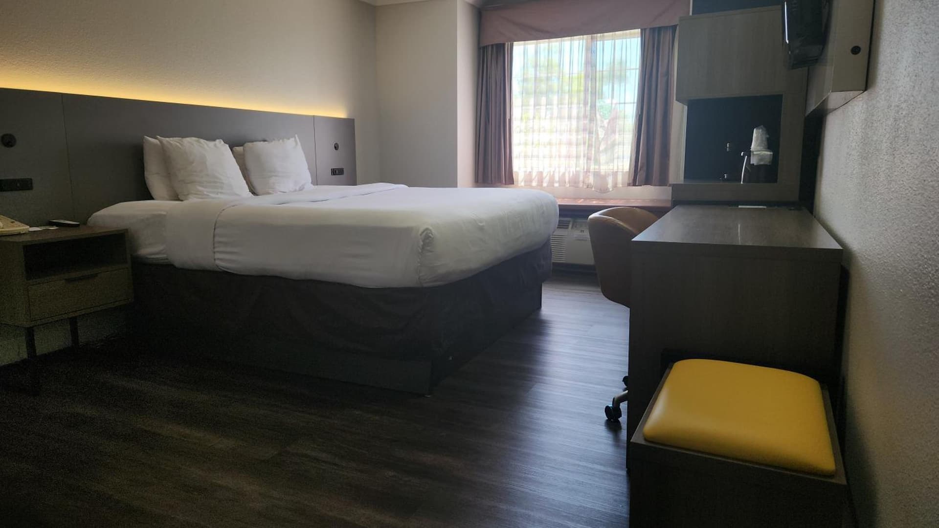 Econo Lodge Inn & Suites Santa Rosa South gallery photo in Santa Rosa, CA — image 8